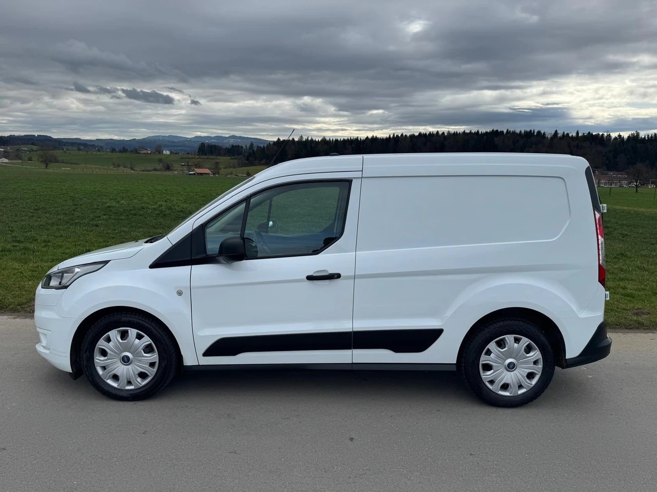 FORD Transit Connect Van T200 1.5 Eco Blue Trend Automat mit Anhängerkupplung-image-4