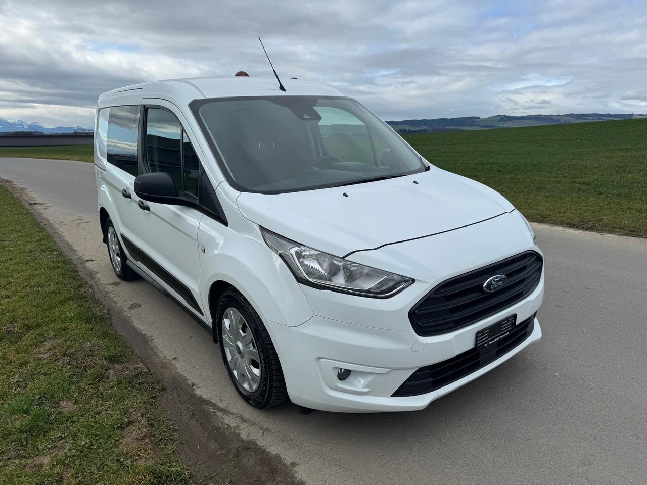 FORD Transit Connect Van T200 1.5 Eco Blue Trend Automat mit Anhängerkupplung-image-1