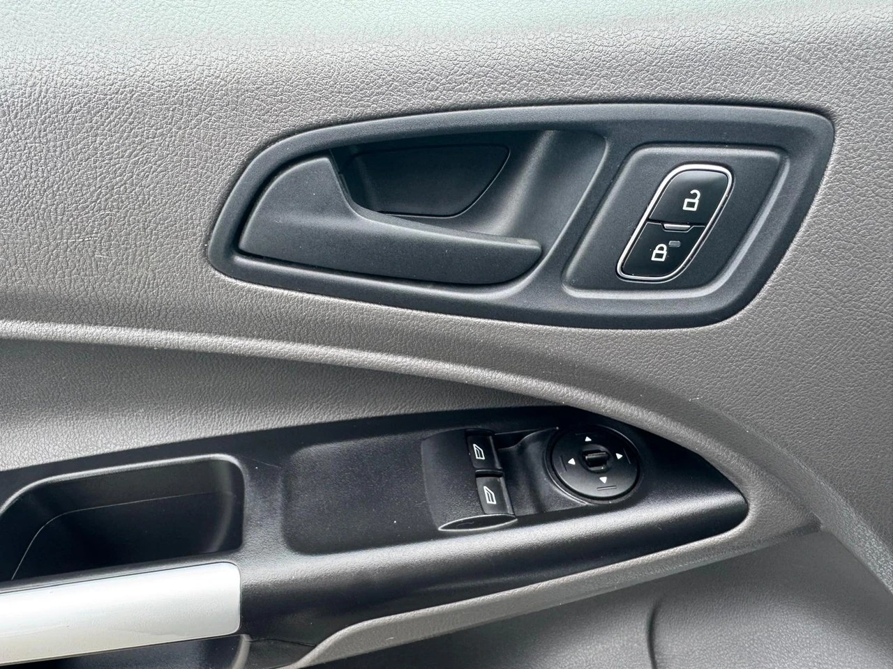 FORD Transit Connect Van T200 1.5 Eco Blue Trend Automat mit Anhängerkupplung-image-8