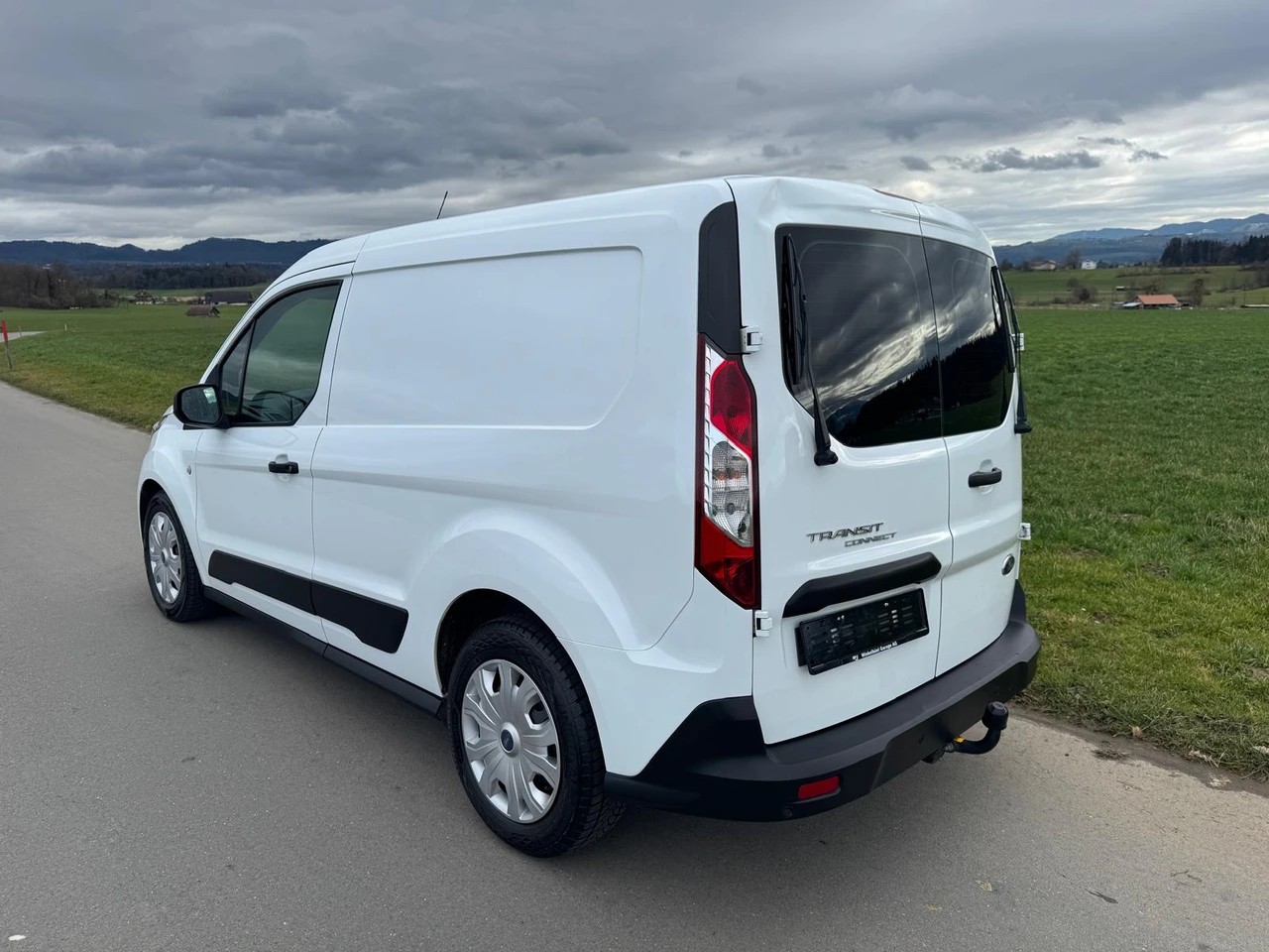FORD Transit Connect Van T200 1.5 Eco Blue Trend Automat mit Anhängerkupplung-image-2