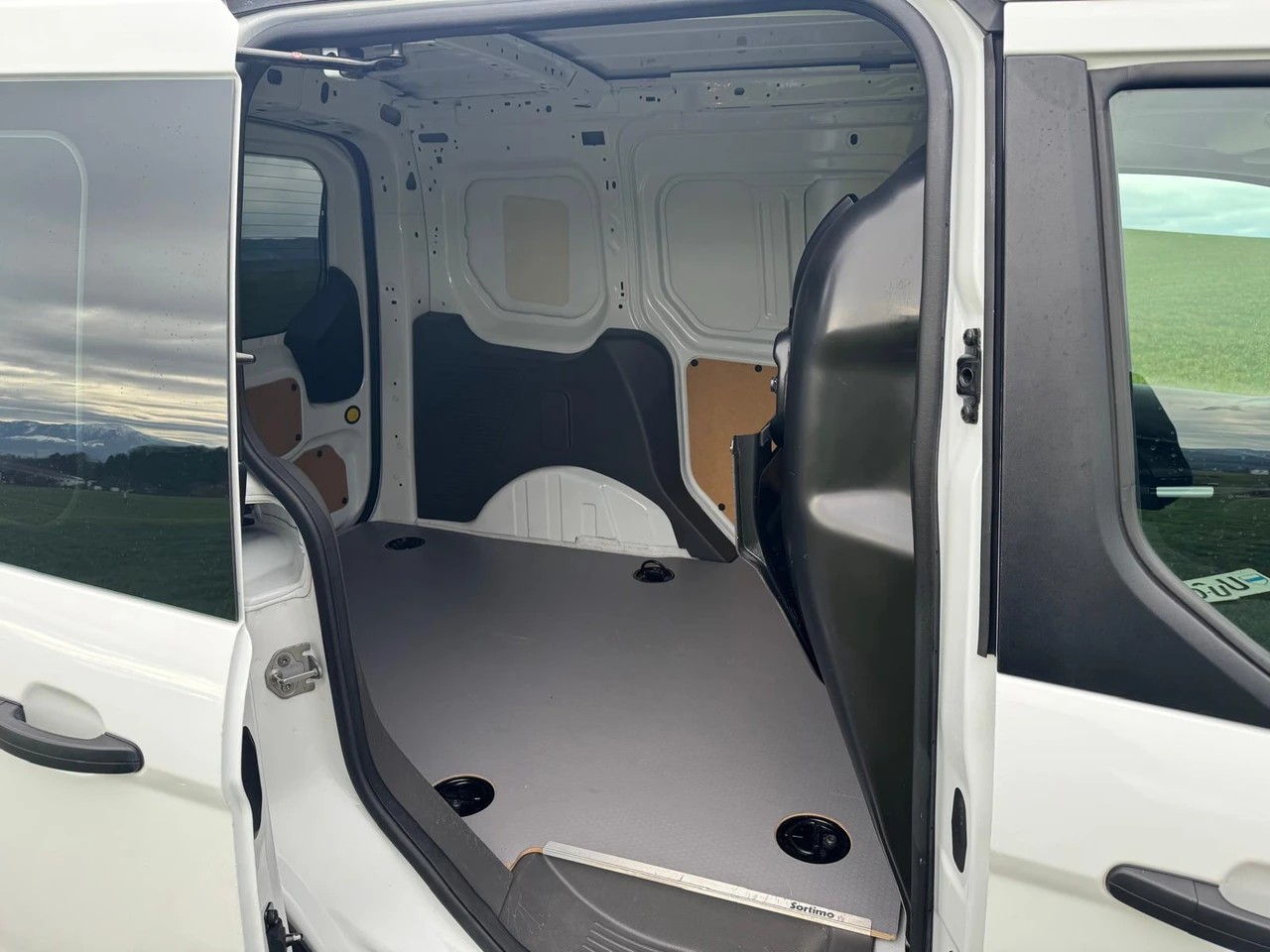 FORD Transit Connect Van T200 1.5 Eco Blue Trend Automat mit Anhängerkupplung-image-6