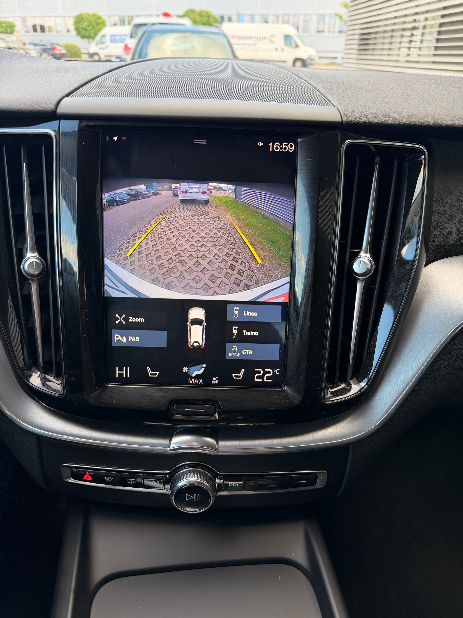 VOLVO XC60 B4 Diesel Mild Hybrid AWD Momentum Geartronic-image-8