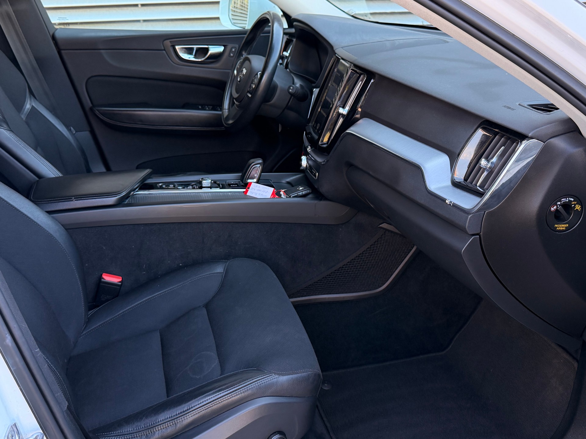 VOLVO XC60 B4 Diesel Mild Hybrid AWD Momentum Geartronic-image-12