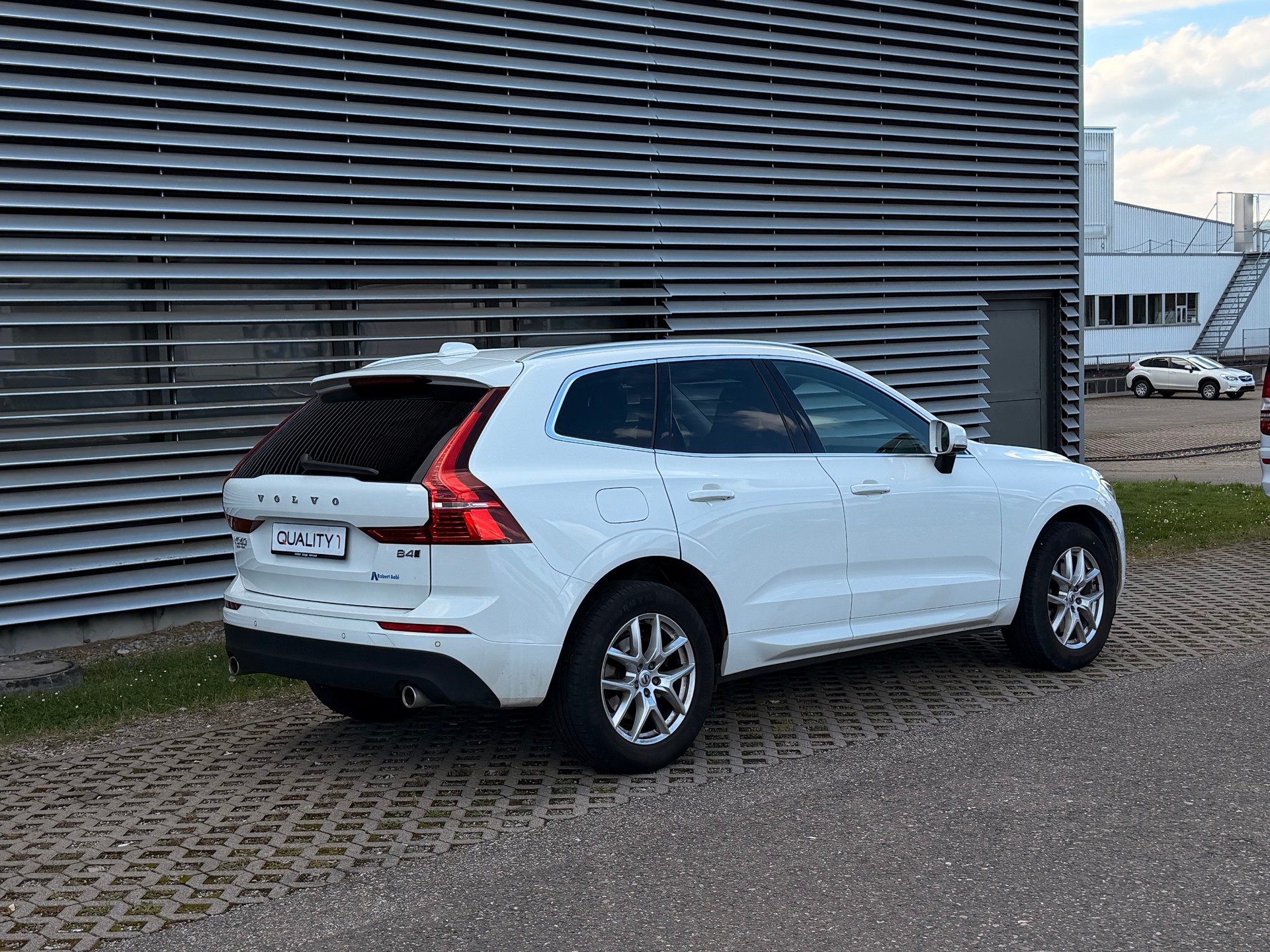 VOLVO XC60 B4 Diesel Mild Hybrid AWD Momentum Geartronic-image-5