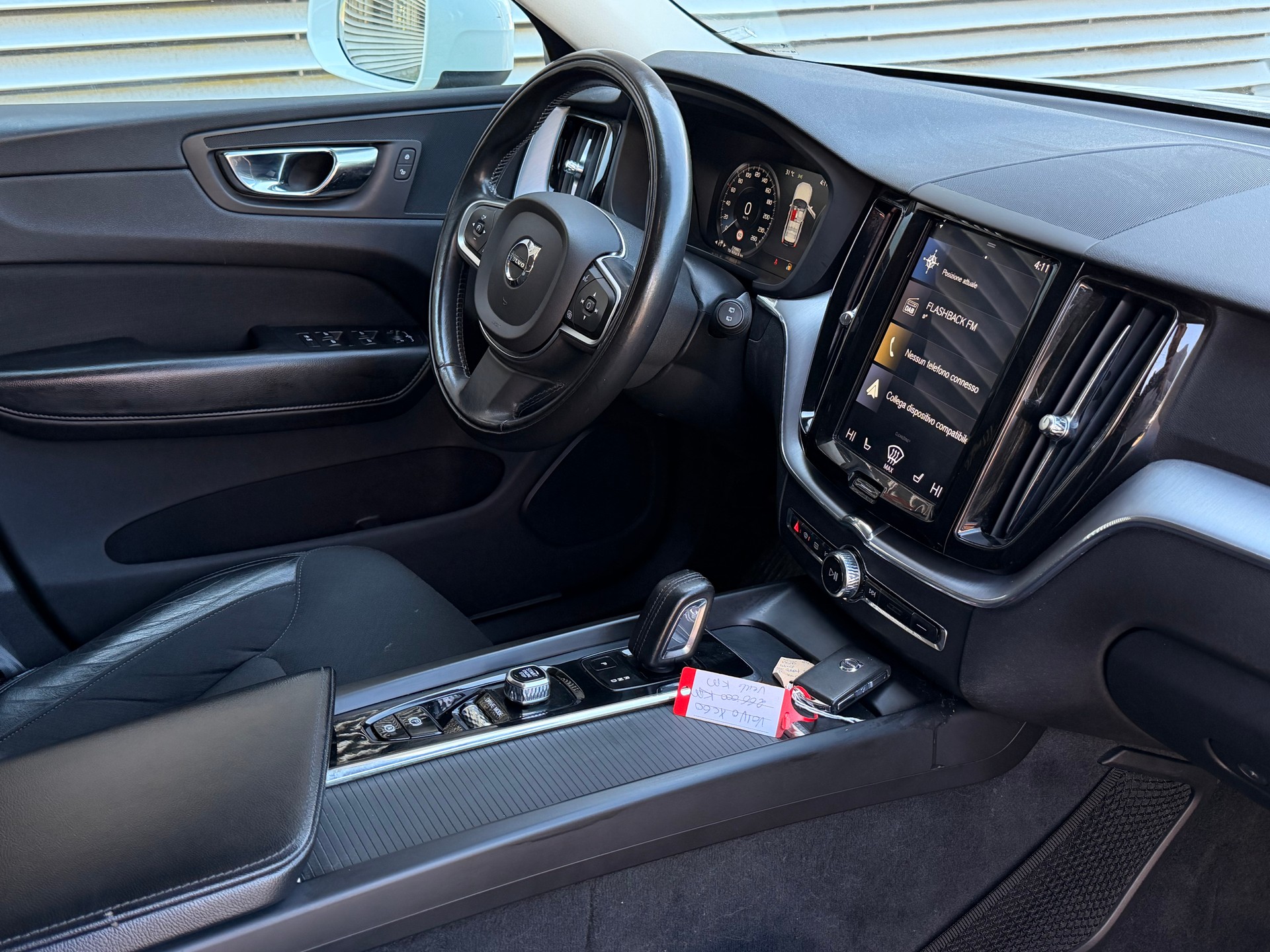 VOLVO XC60 B4 Diesel Mild Hybrid AWD Momentum Geartronic-image-13