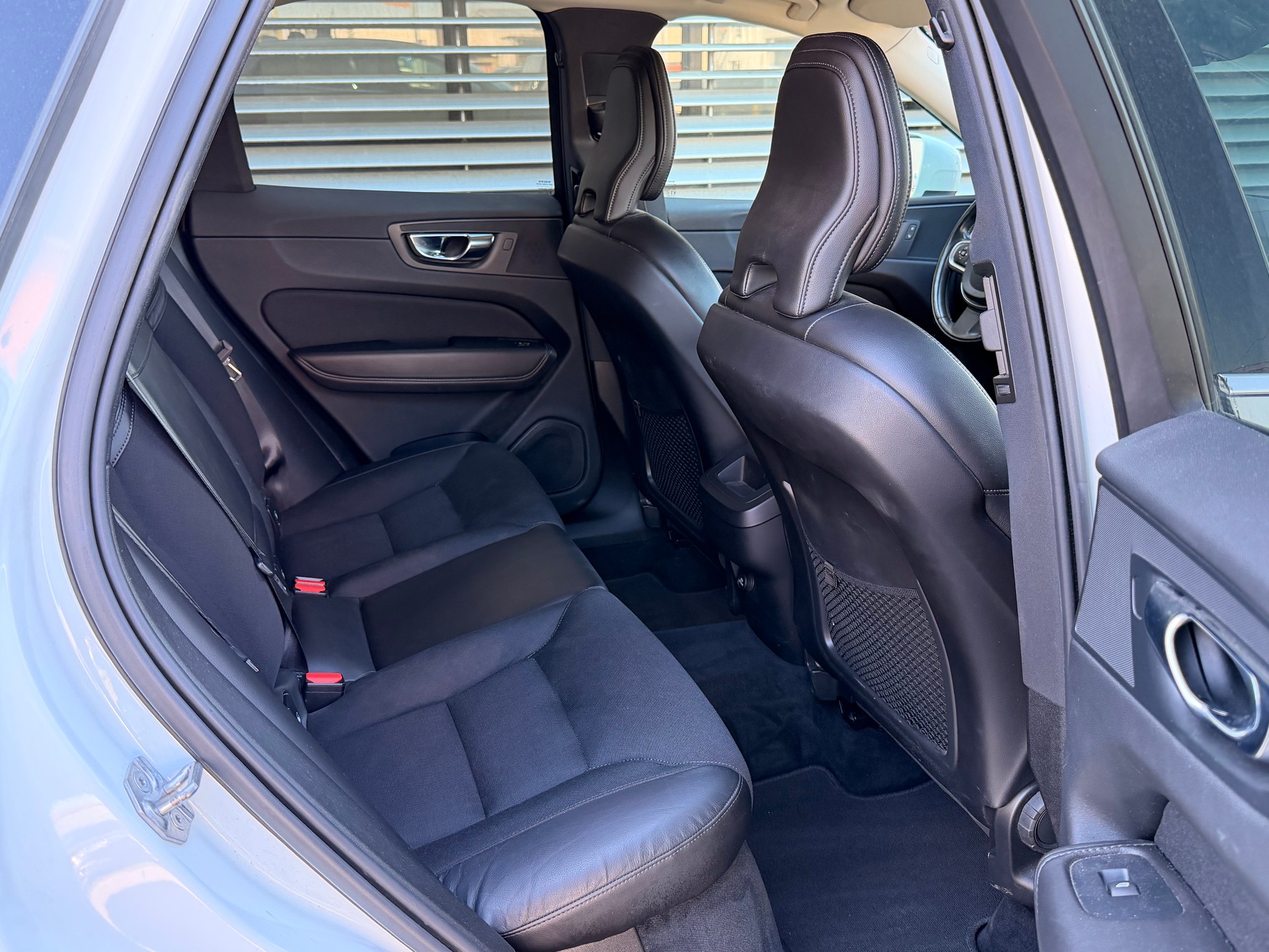 VOLVO XC60 B4 Diesel Mild Hybrid AWD Momentum Geartronic-image-11