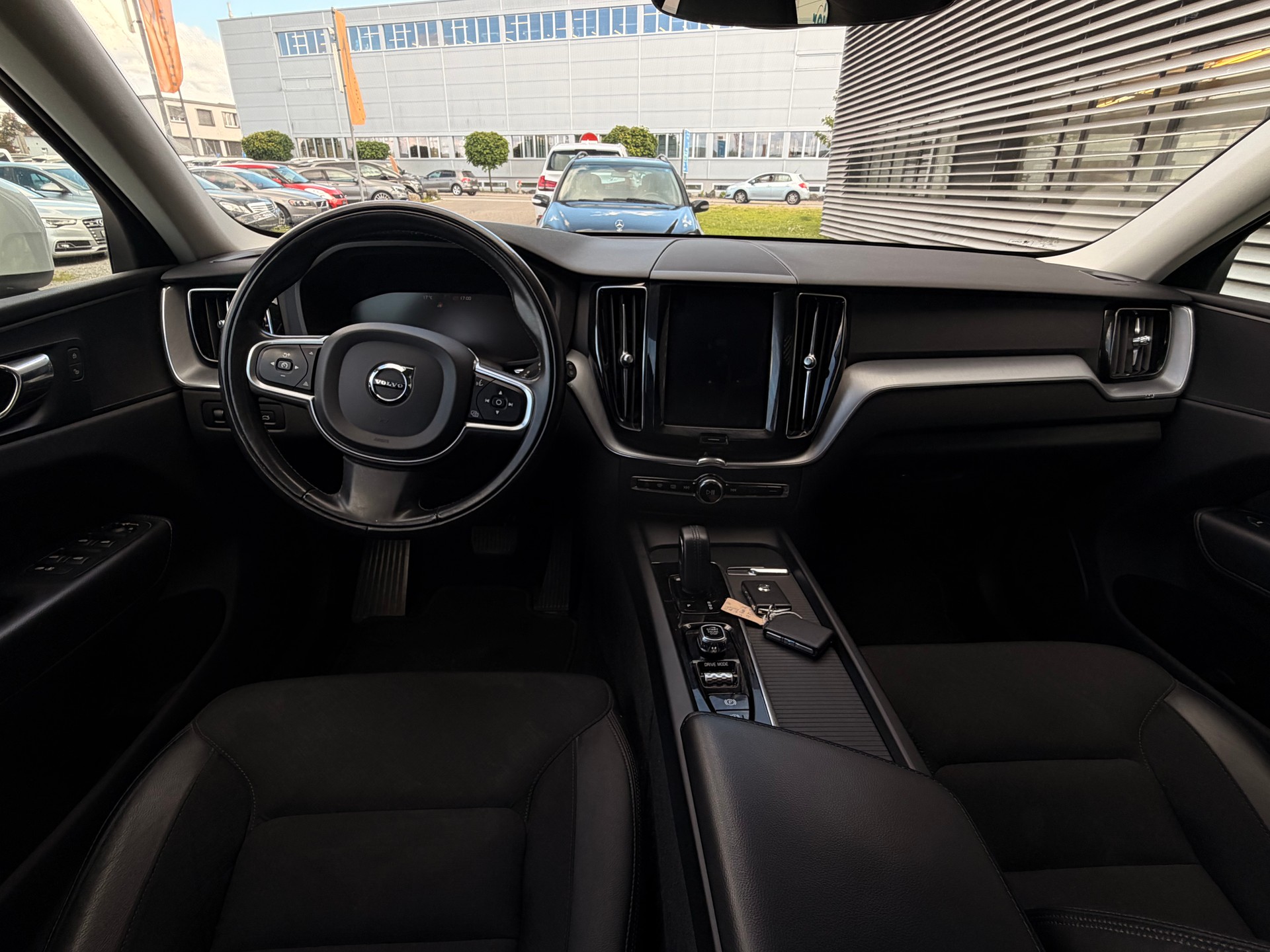 VOLVO XC60 B4 Diesel Mild Hybrid AWD Momentum Geartronic-image-10