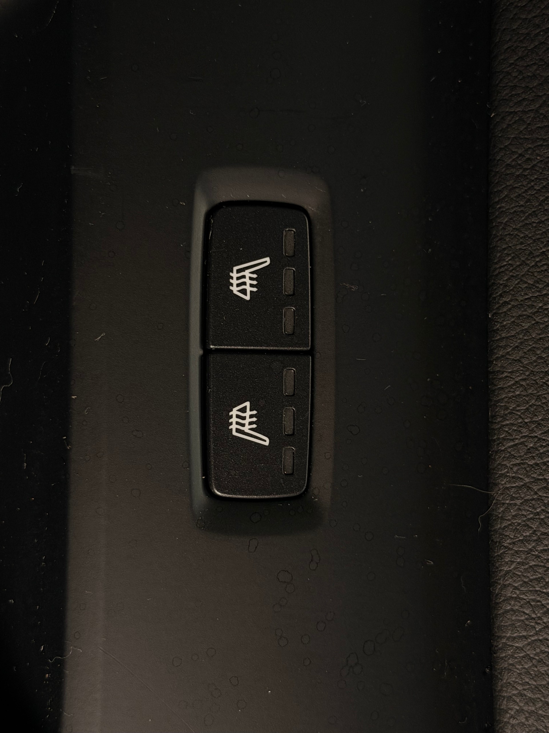 VOLVO XC60 B4 Diesel Mild Hybrid AWD Momentum Geartronic-image-6
