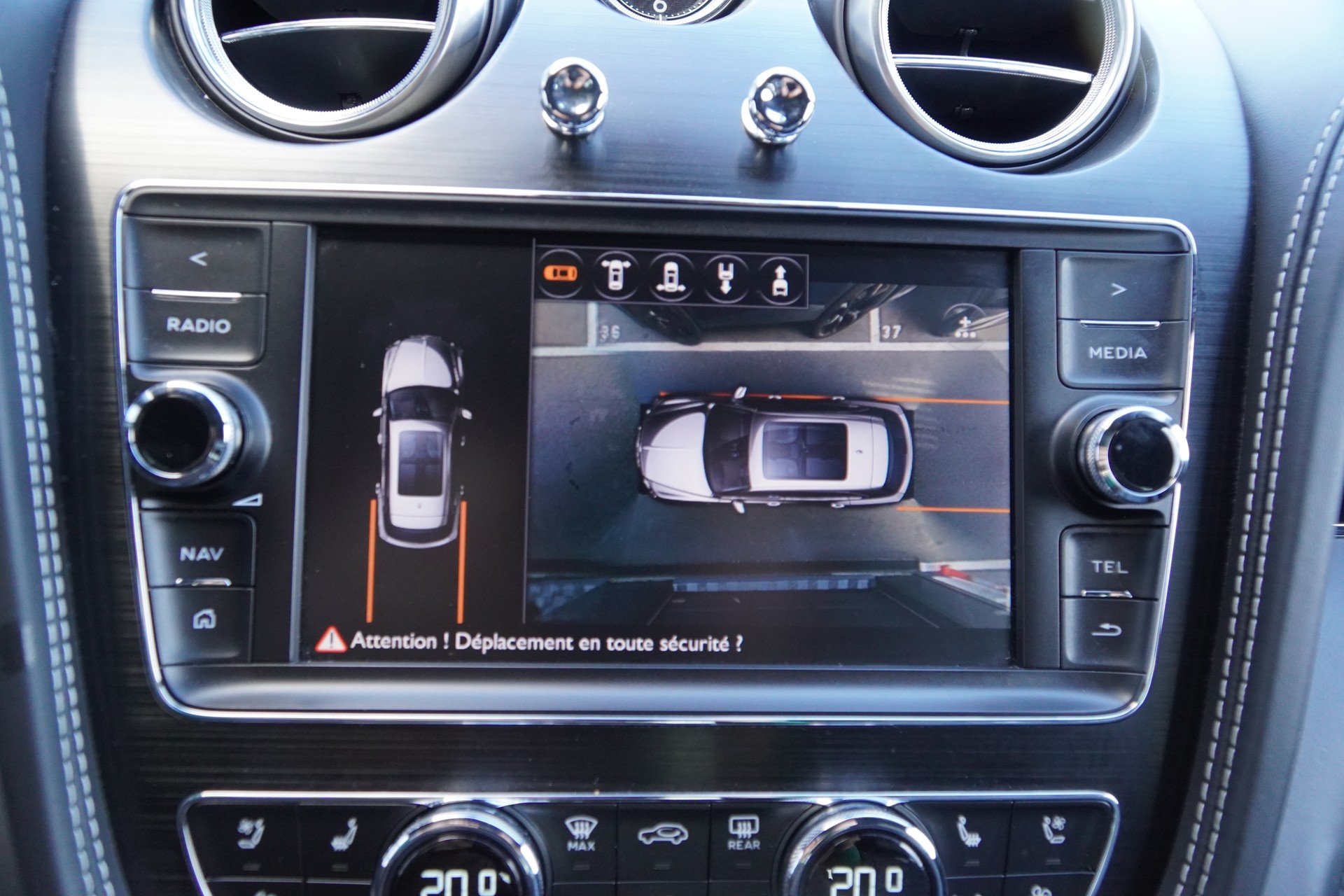 BENTLEY Bentayga V8-image-14