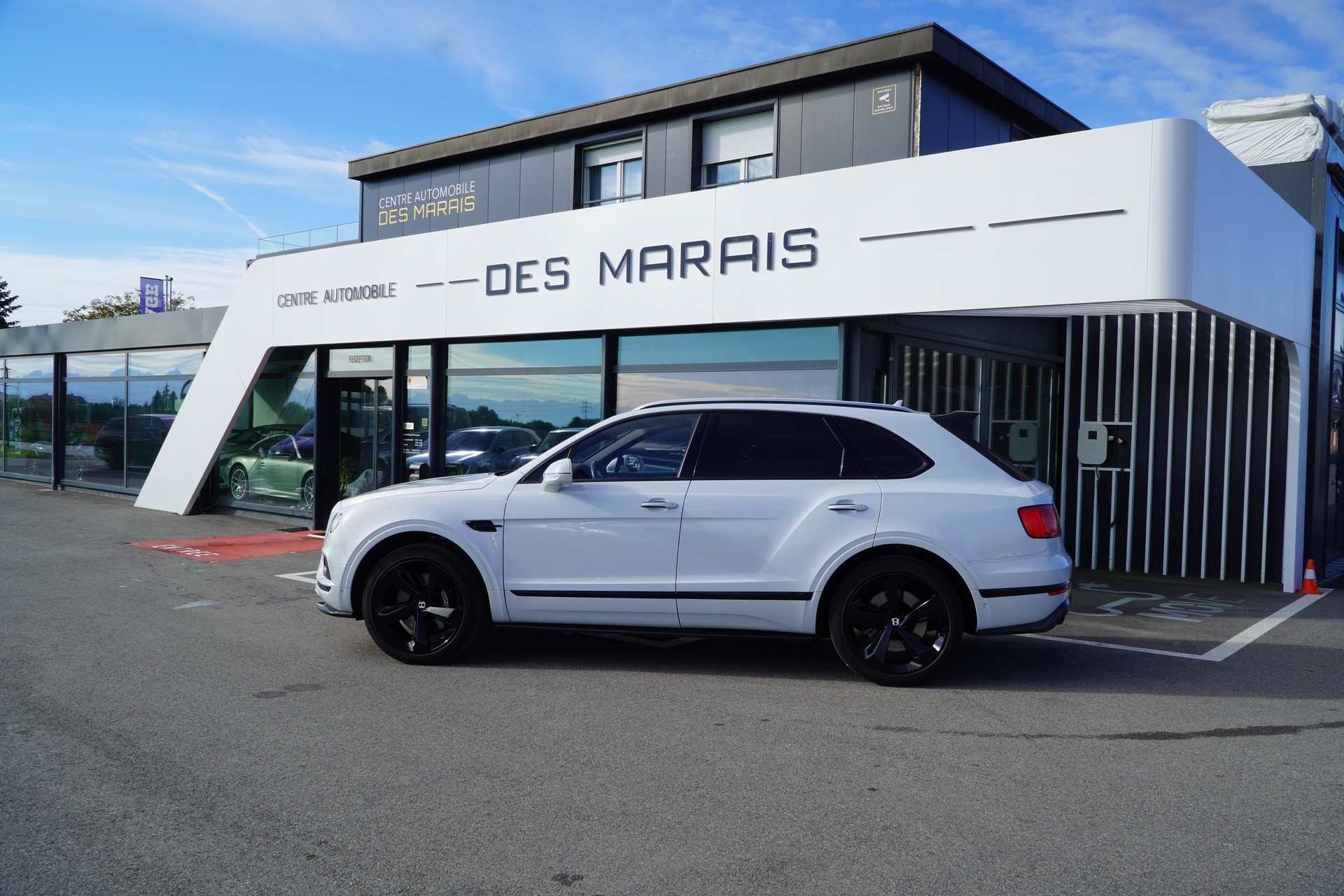 BENTLEY Bentayga V8-image-4