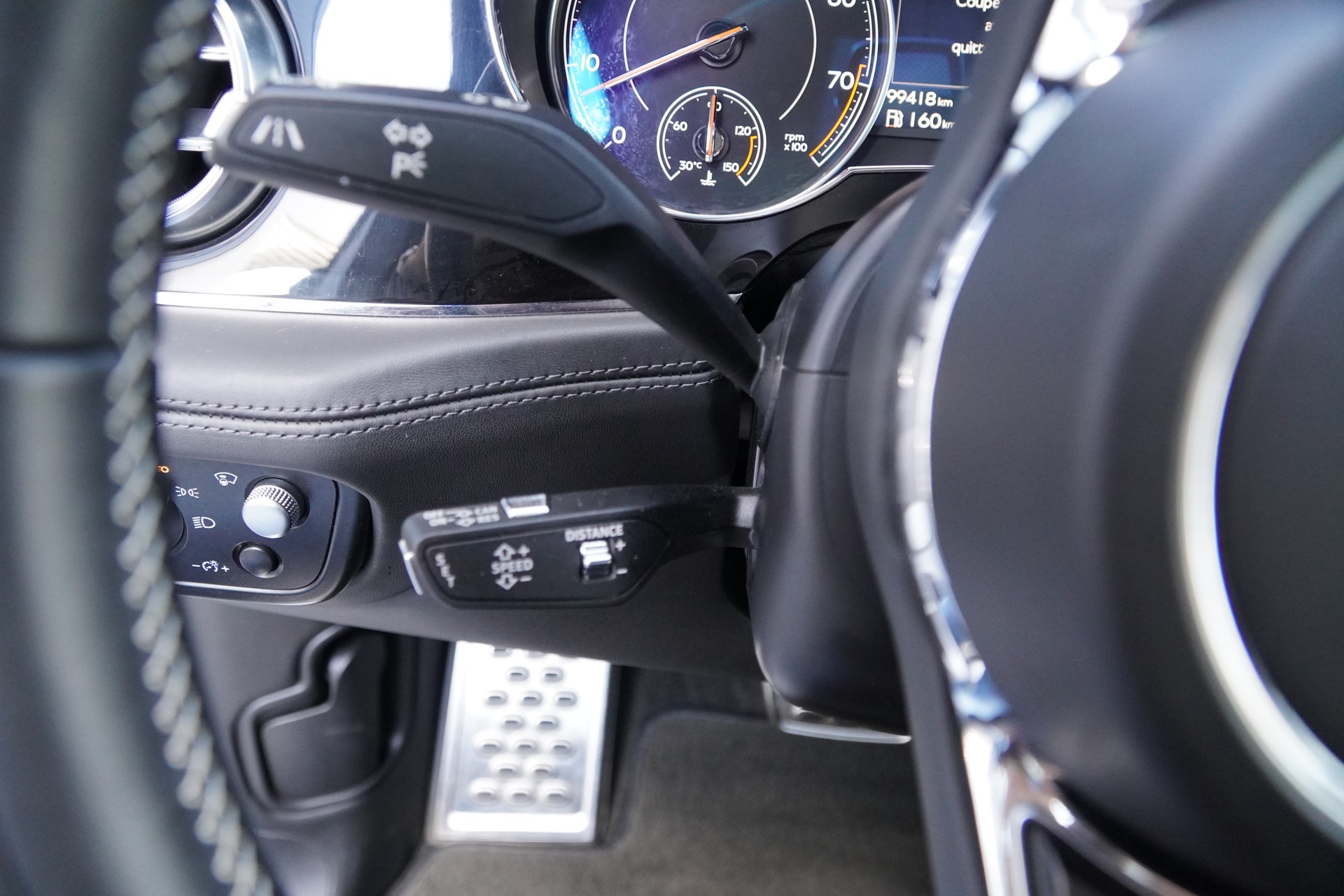 BENTLEY Bentayga V8-image-27