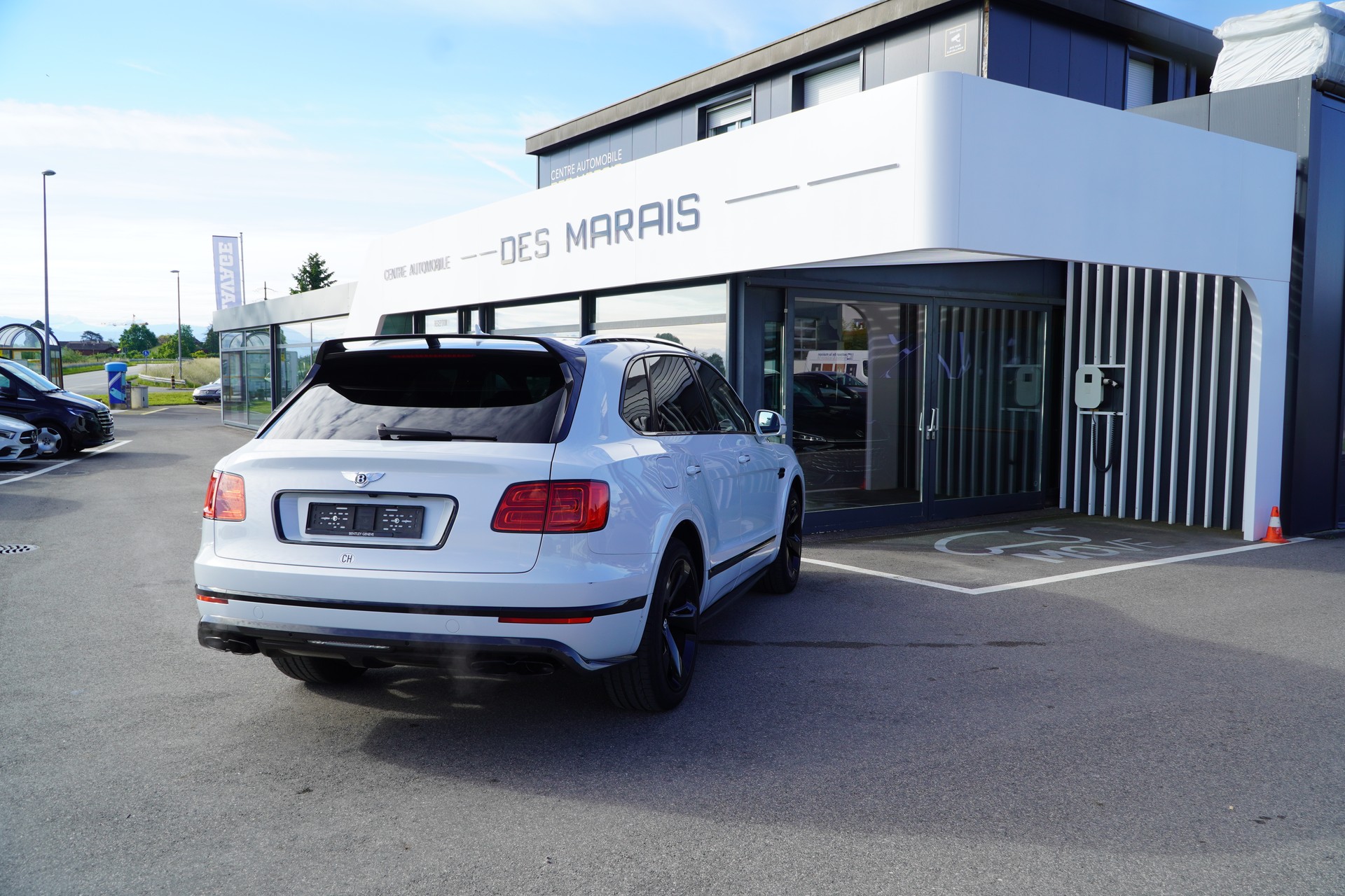 BENTLEY Bentayga V8-image-5