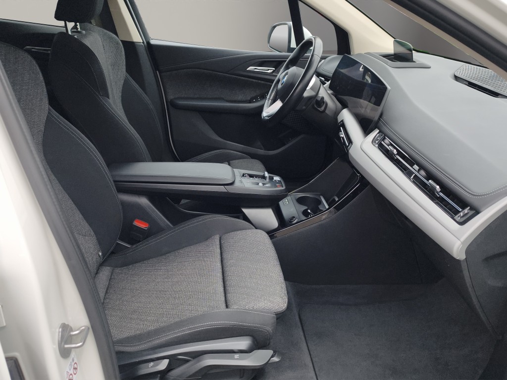BMW 223d xDrive Active Tourer-image-12