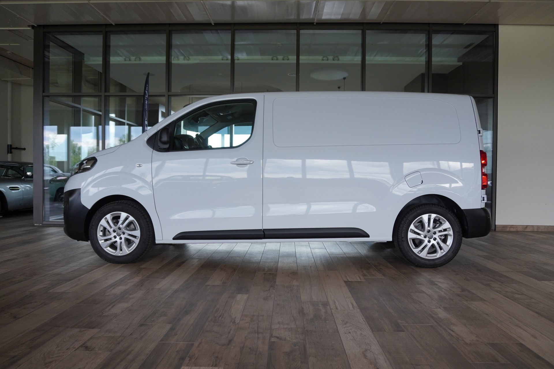 OPEL Vivaro Cargo 2.0 D s/s M-image-6