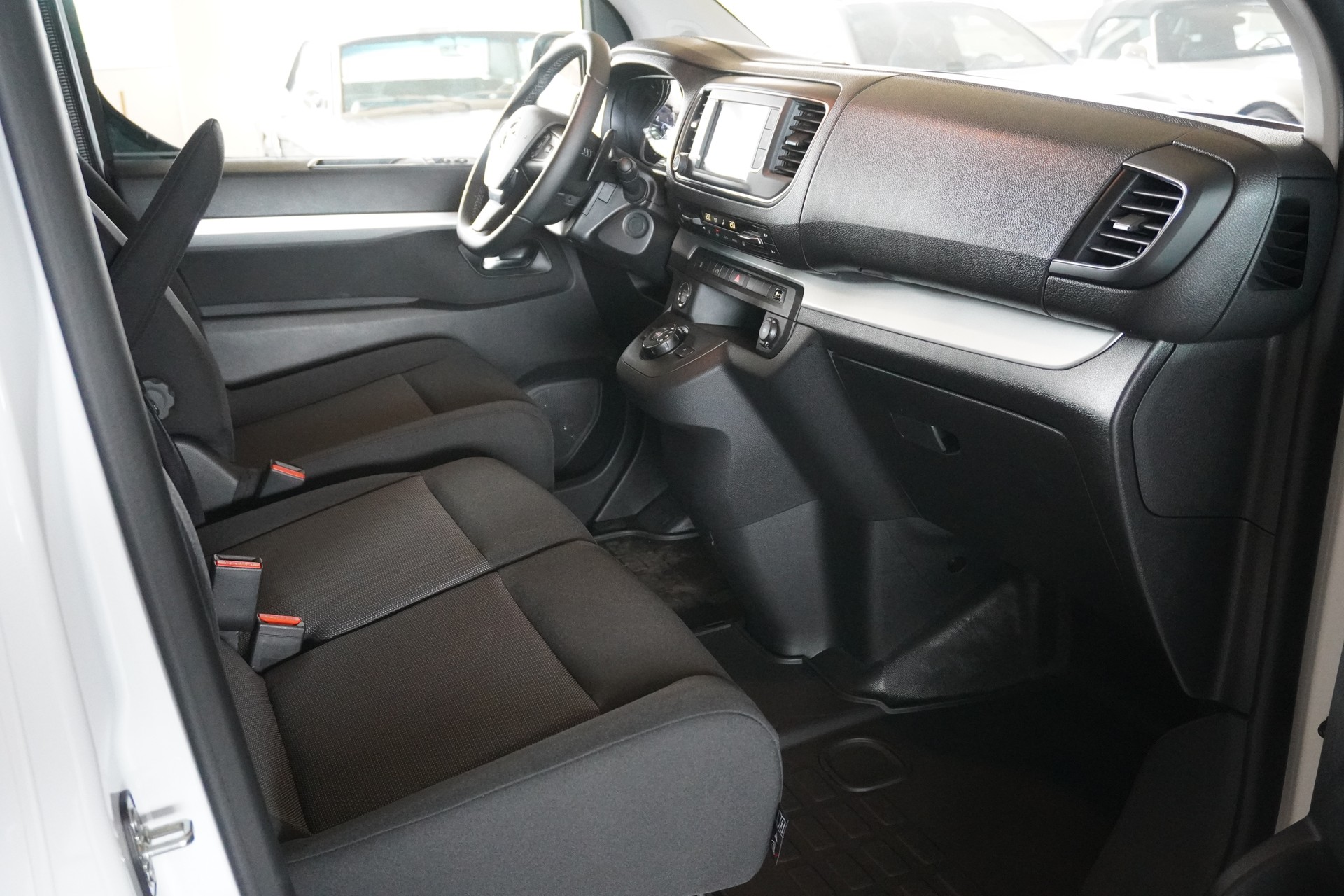 OPEL Vivaro Cargo 2.0 D s/s M-image-8