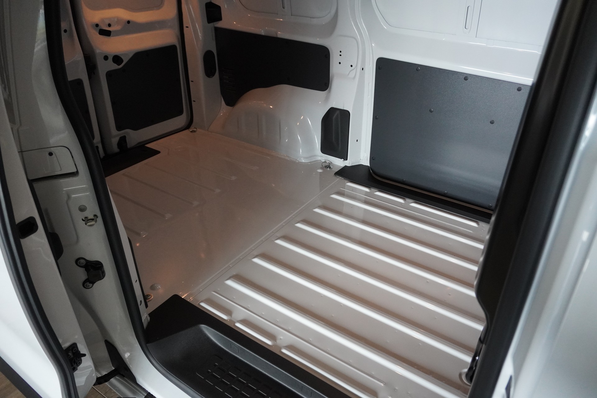 OPEL Vivaro Cargo 2.0 D s/s M-image-13