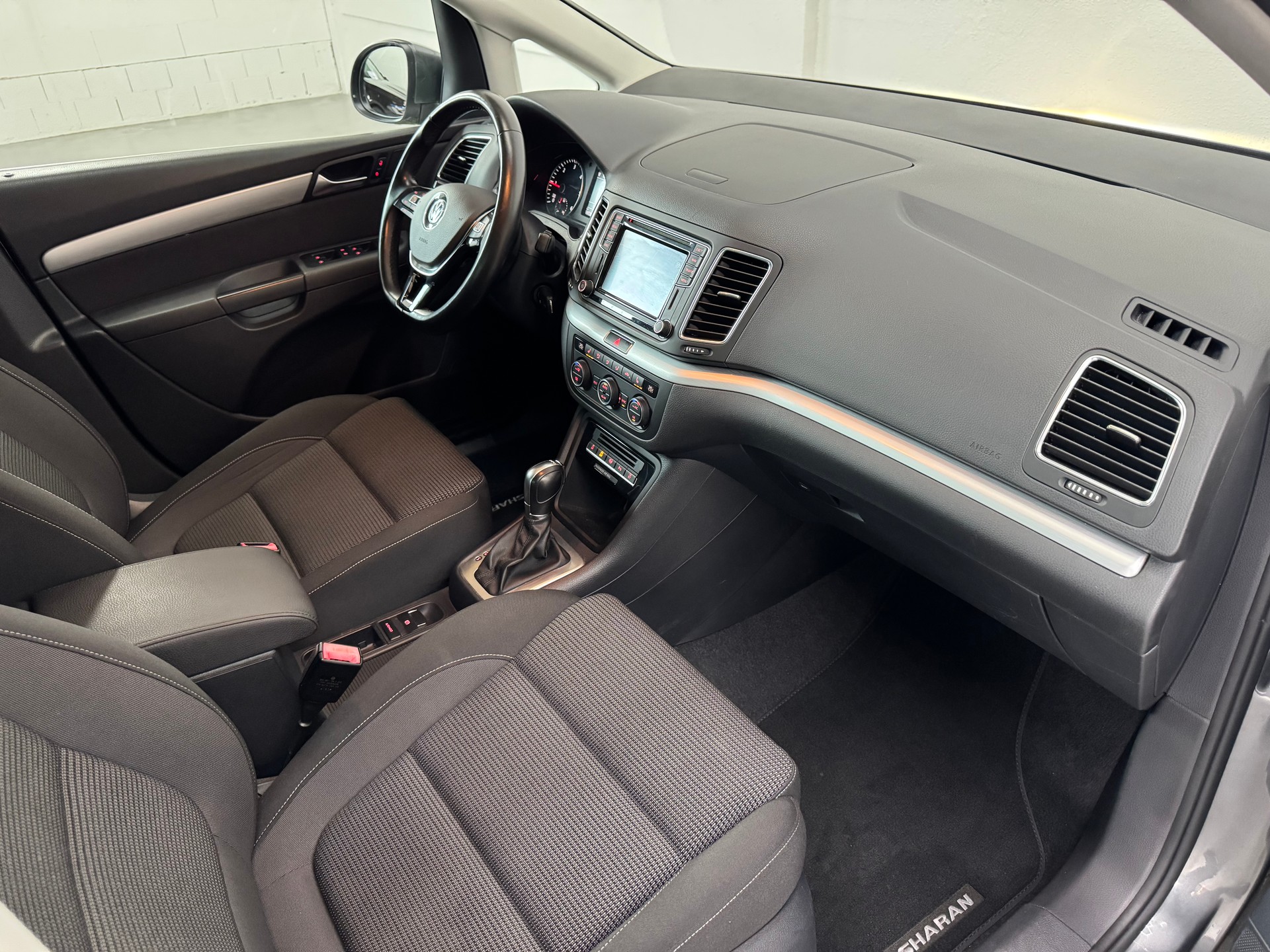 VW Sharan 2.0 TDI BMT Comfortline DSG-image-11
