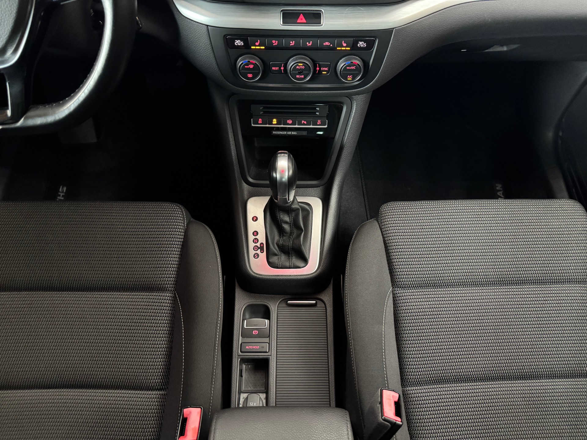 VW Sharan 2.0 TDI BMT Comfortline DSG-image-22
