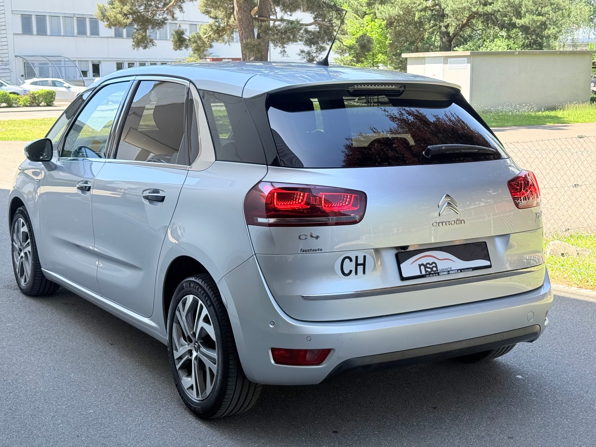 CITROEN C4 Picasso 1.6 e-HDi Exclusive ETG6-image-4