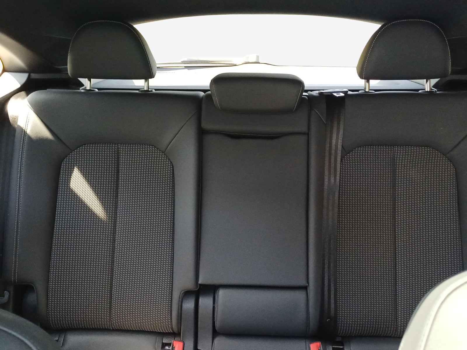 AUDI Q3 Sportback 40 TFSI S line quattro S-tronic-image-11
