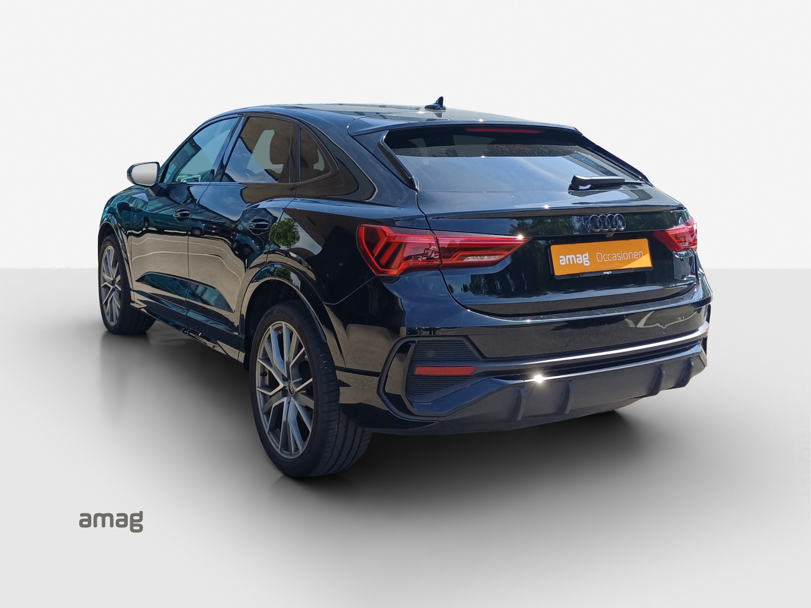 AUDI Q3 Sportback 40 TFSI S line quattro S-tronic-image-2