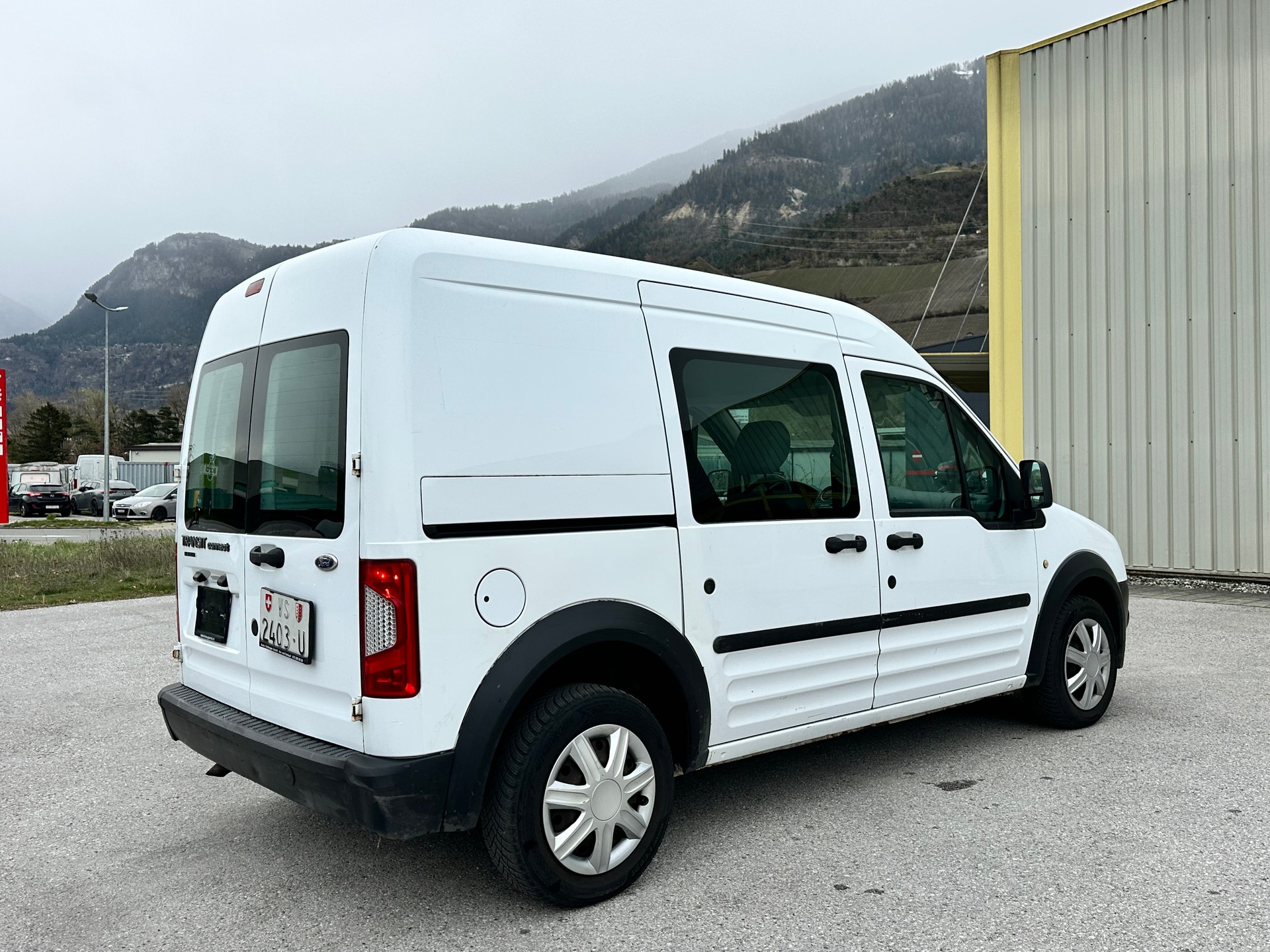 FORD Transit Connect Van T230 1.8 TDCi L Level 3 Prof.-image-4