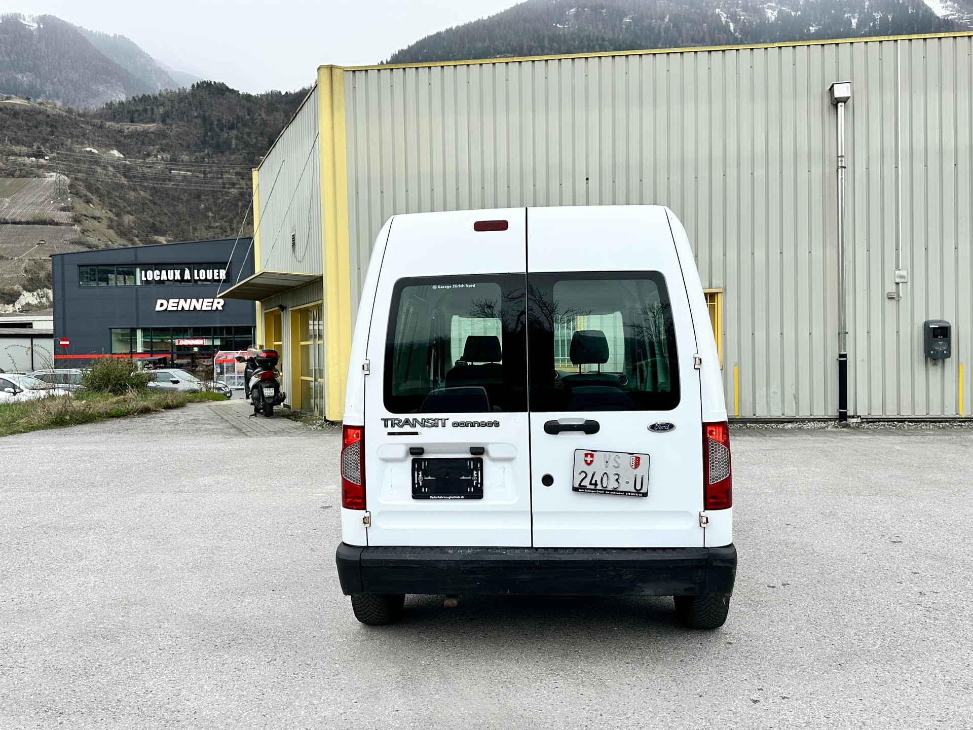 FORD Transit Connect Van T230 1.8 TDCi L Level 3 Prof.-image-7