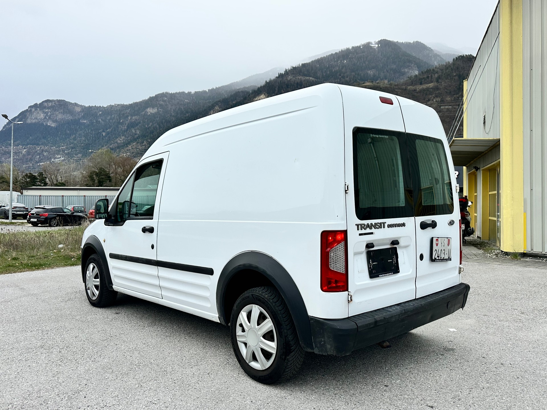 FORD Transit Connect Van T230 1.8 TDCi L Level 3 Prof.-image-3