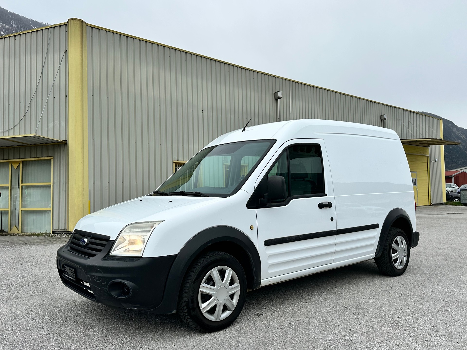 FORD Transit Connect Van T230 1.8 TDCi L Level 3 Prof.-image-1