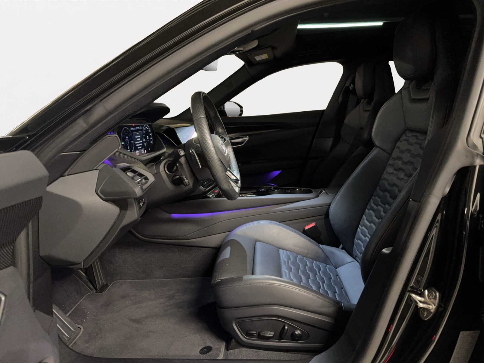 AUDI Audi e-tron GT-image-4