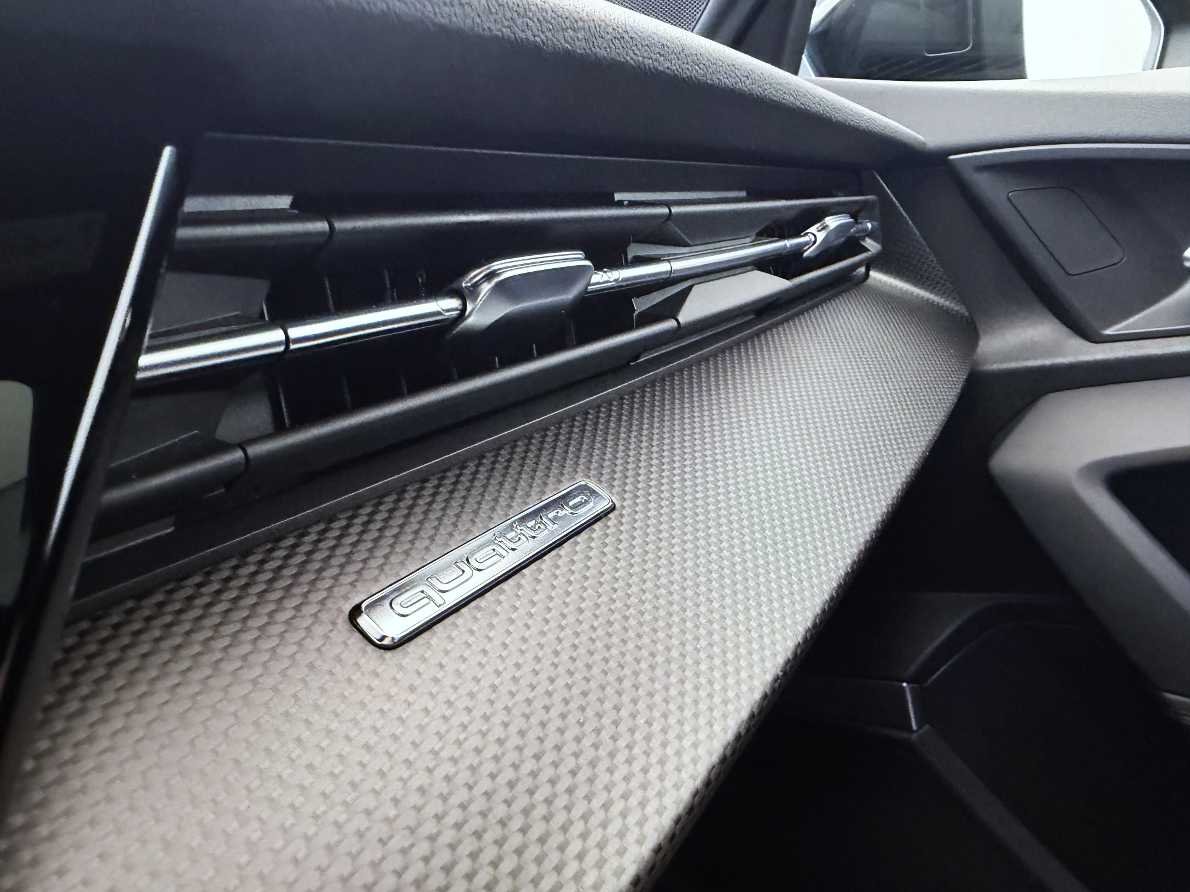 AUDI RS3 Sportback 2.5 TSI quattro S-tronic-image-18