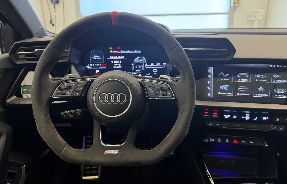 AUDI RS3 Sportback 2.5 TSI quattro S-tronic-image-8