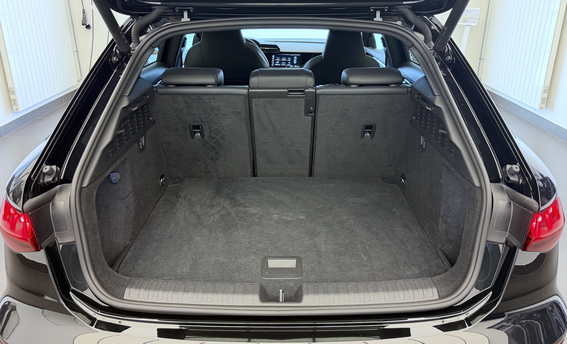 AUDI RS3 Sportback 2.5 TSI quattro S-tronic-image-22