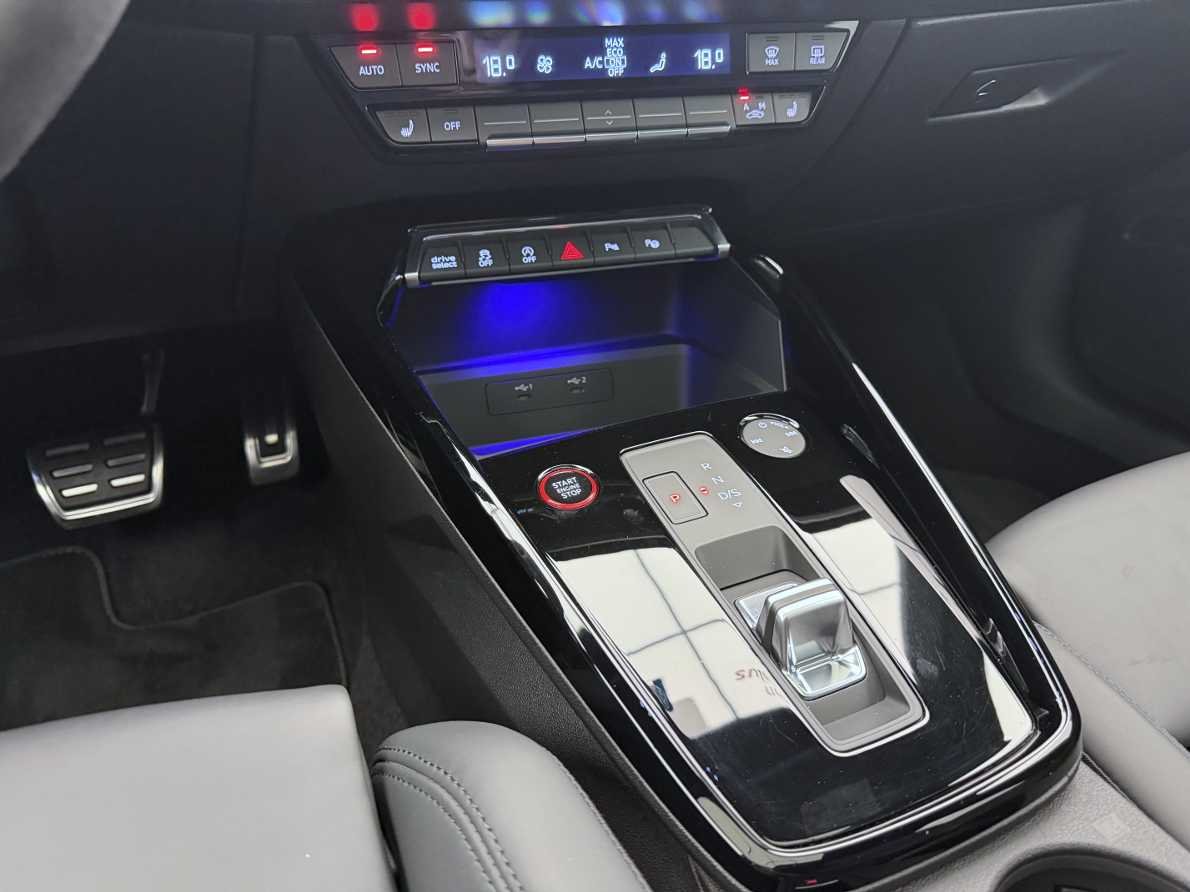 AUDI RS3 Sportback 2.5 TSI quattro S-tronic-image-13