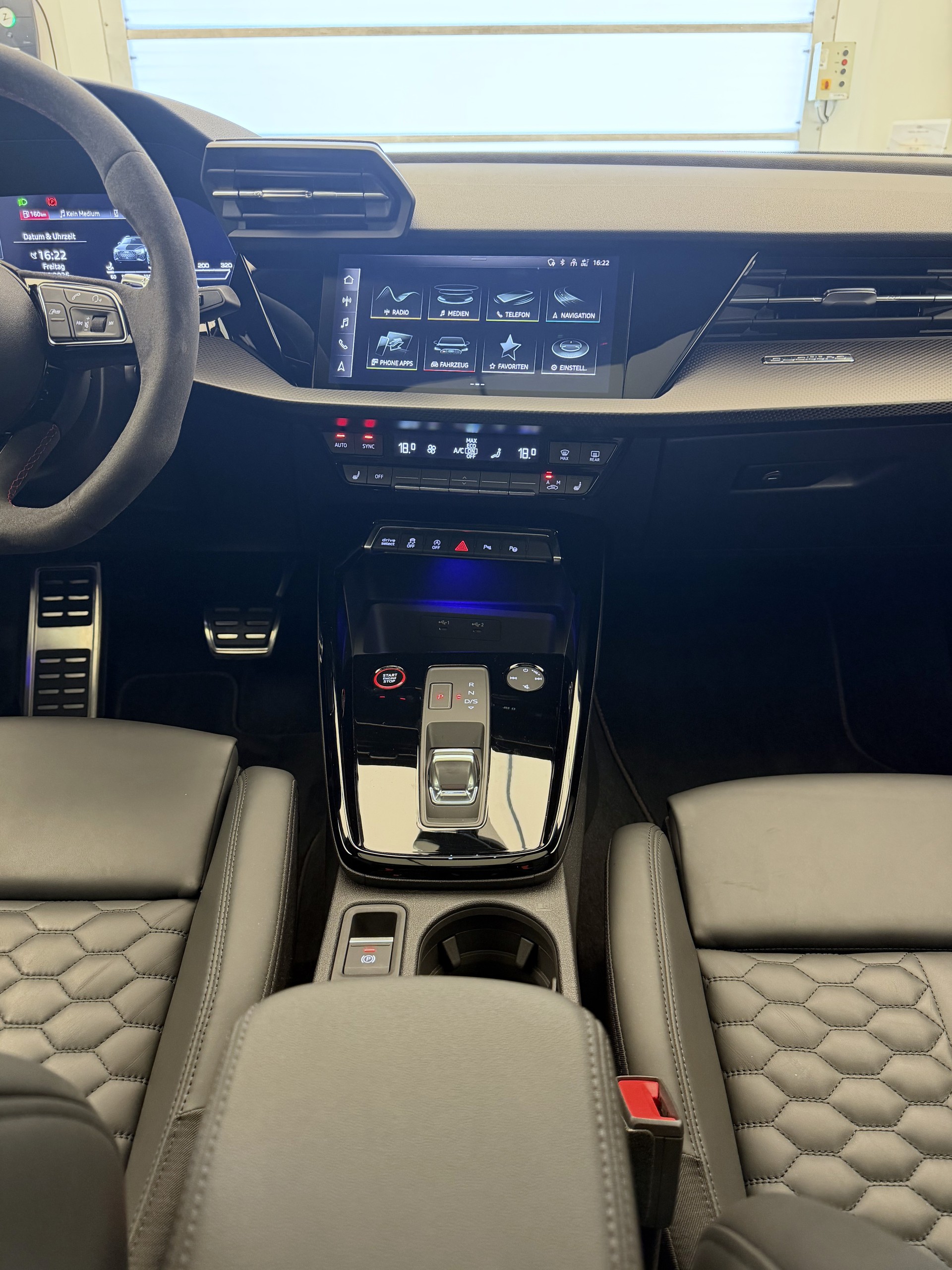 AUDI RS3 Sportback 2.5 TSI quattro S-tronic-image-11