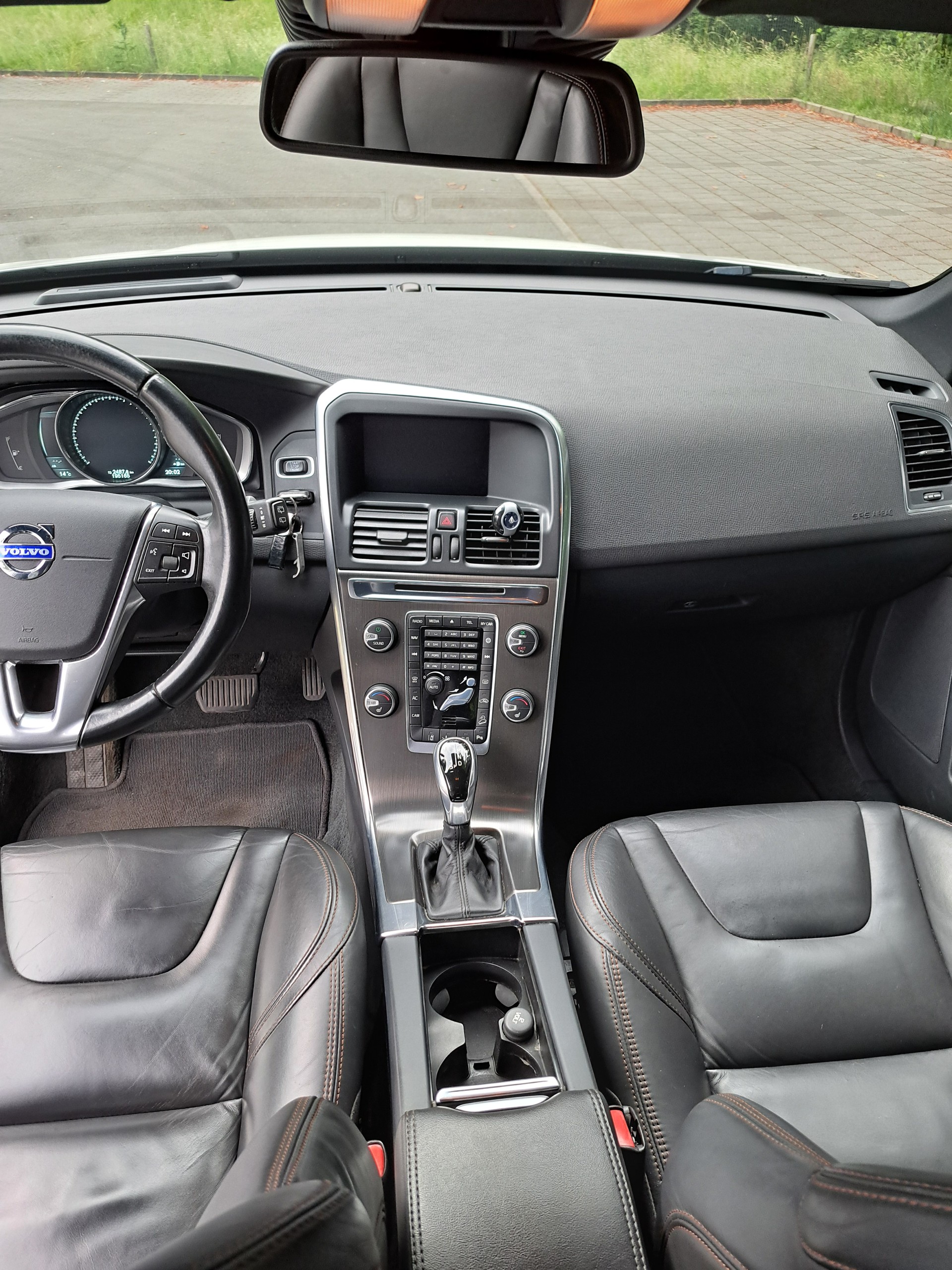 VOLVO 2.4 D4 Summum AWD-image-2