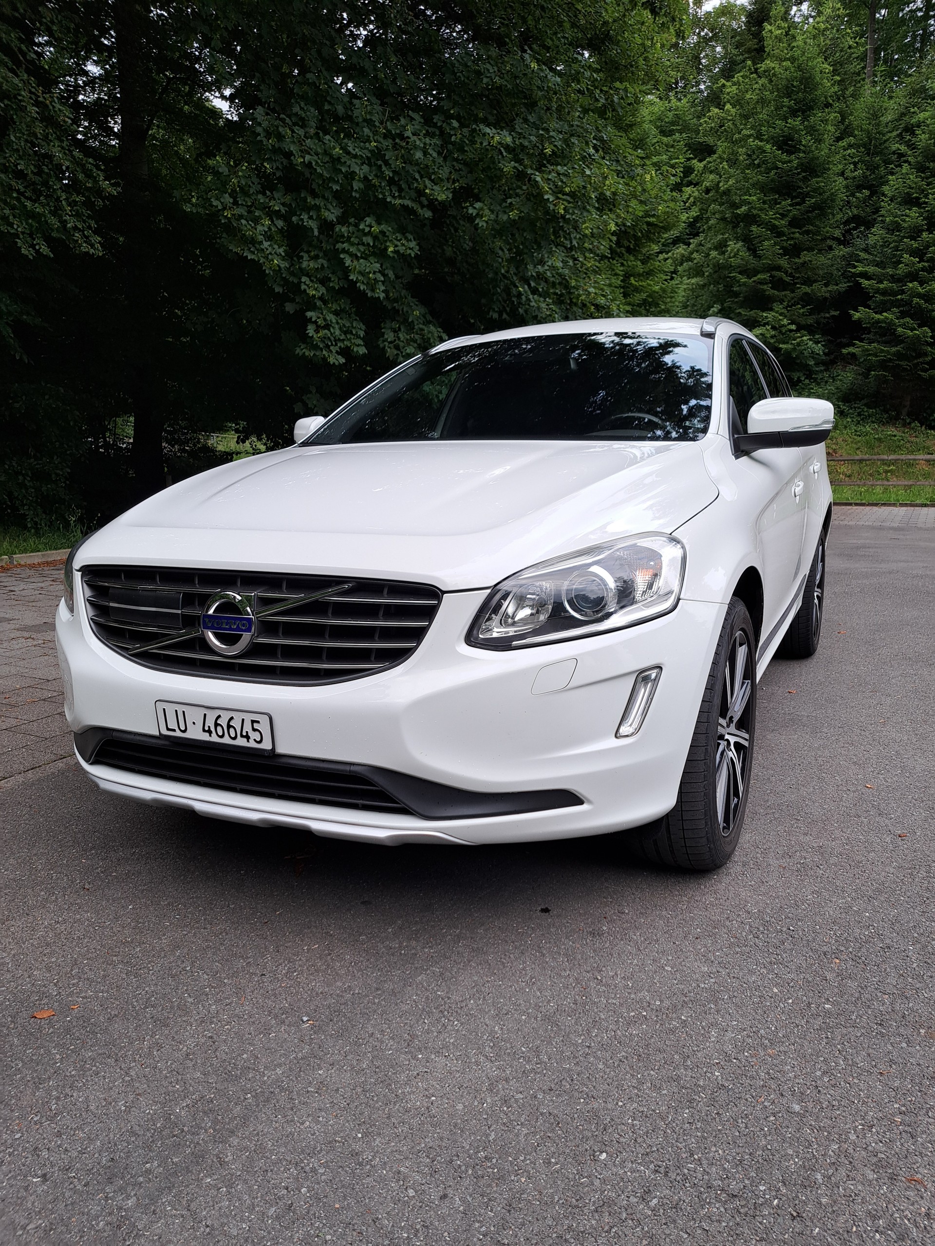 VOLVO 2.4 D4 Summum AWD-image-0
