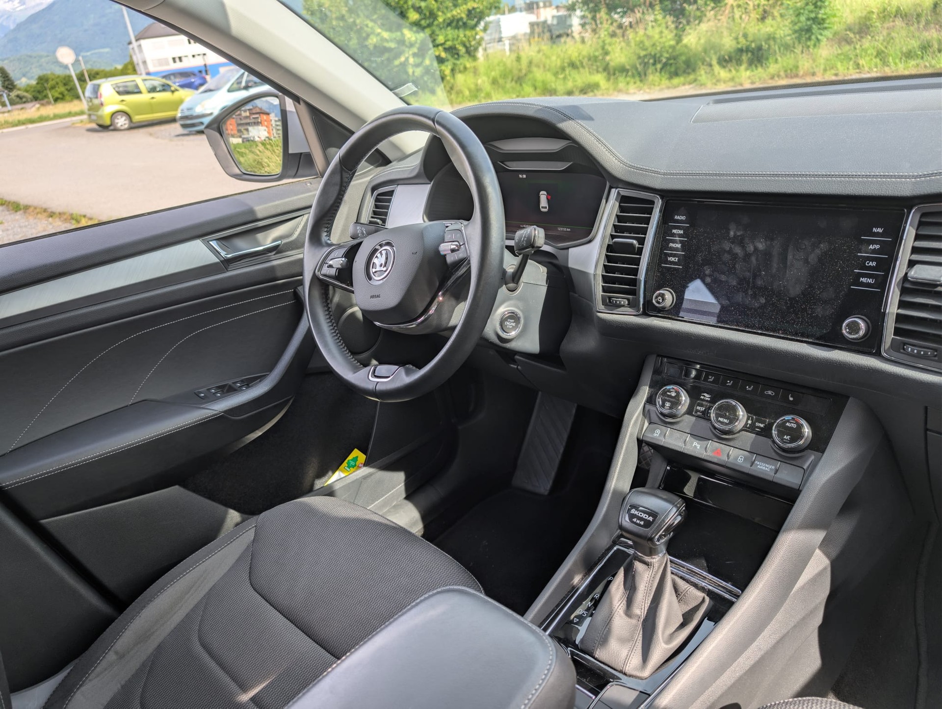 SKODA 2.0 TDI Ambition DSG-image-2