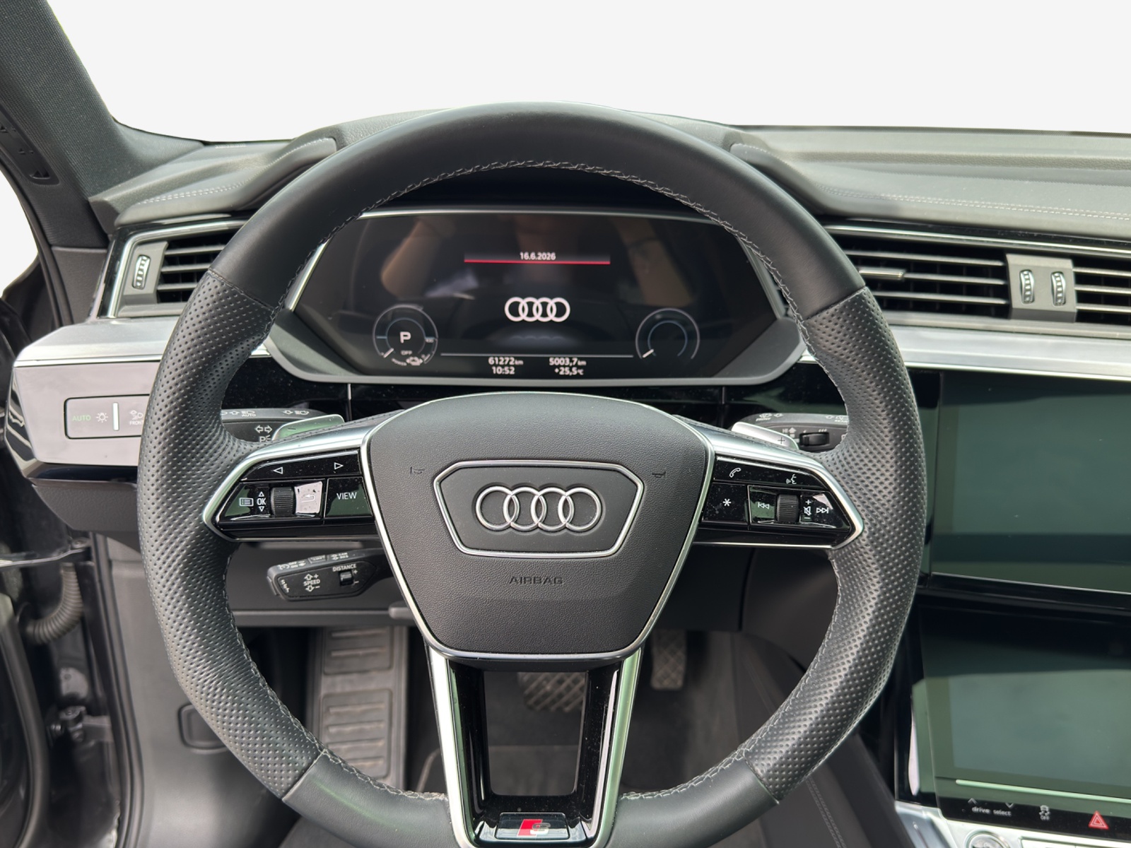 AUDI e-tron 55 S Line Black Edition quattro-image-9