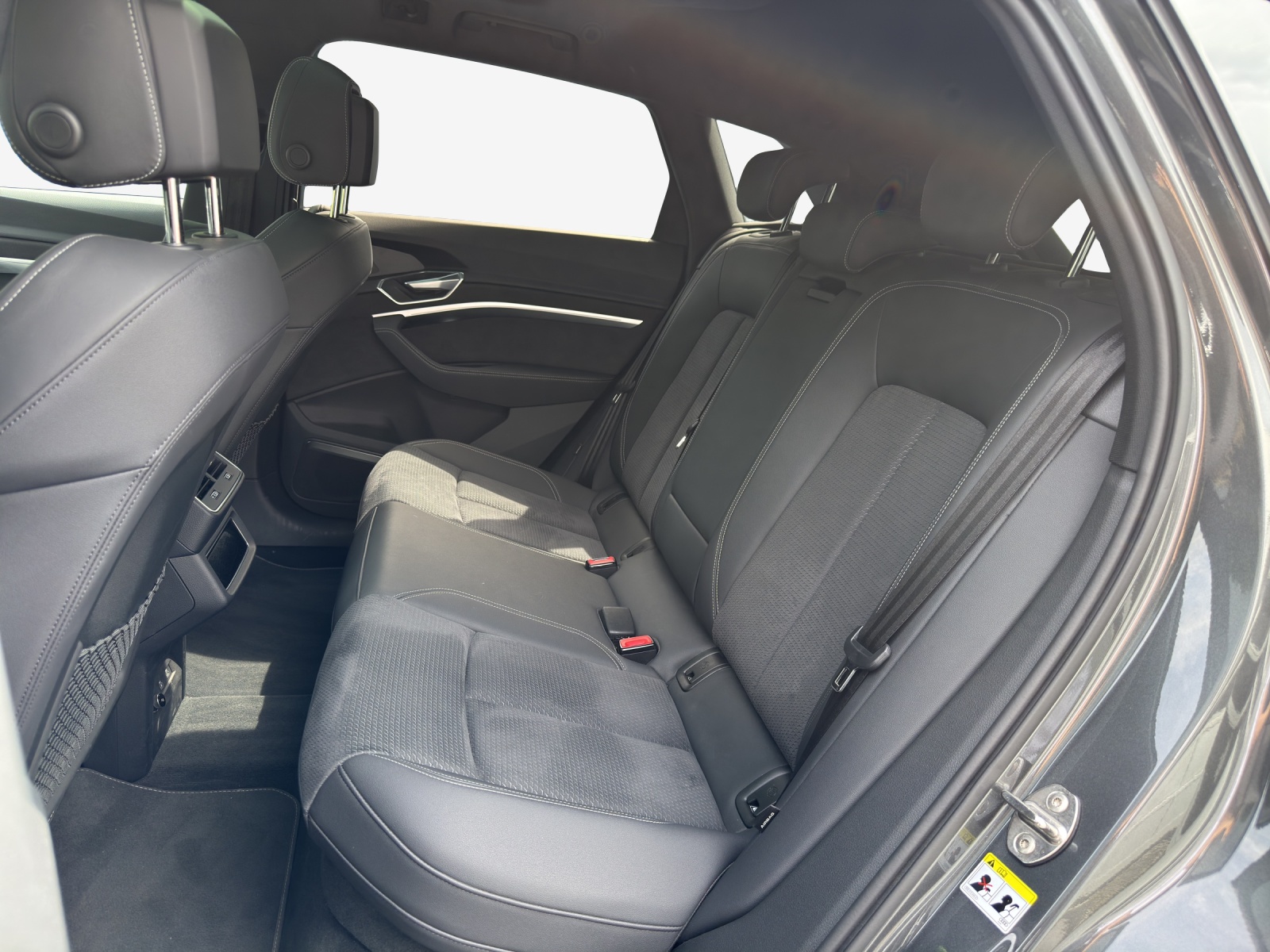 AUDI e-tron 55 S Line Black Edition quattro-image-11