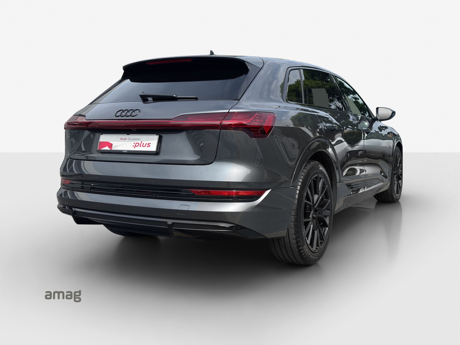 AUDI e-tron 55 S Line Black Edition quattro-image-4