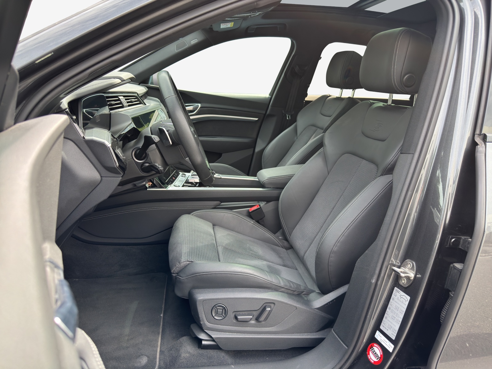 AUDI e-tron 55 S Line Black Edition quattro-image-7