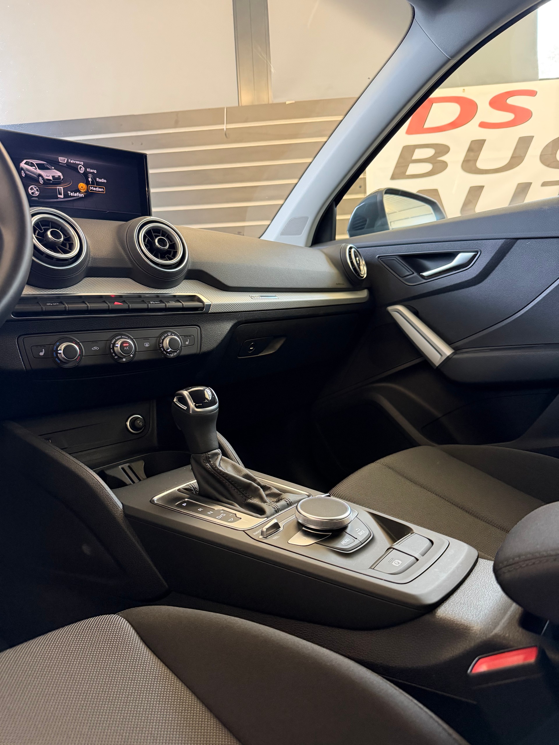 AUDI Q2 1.5 35 TFSI S-Tronic-image-10