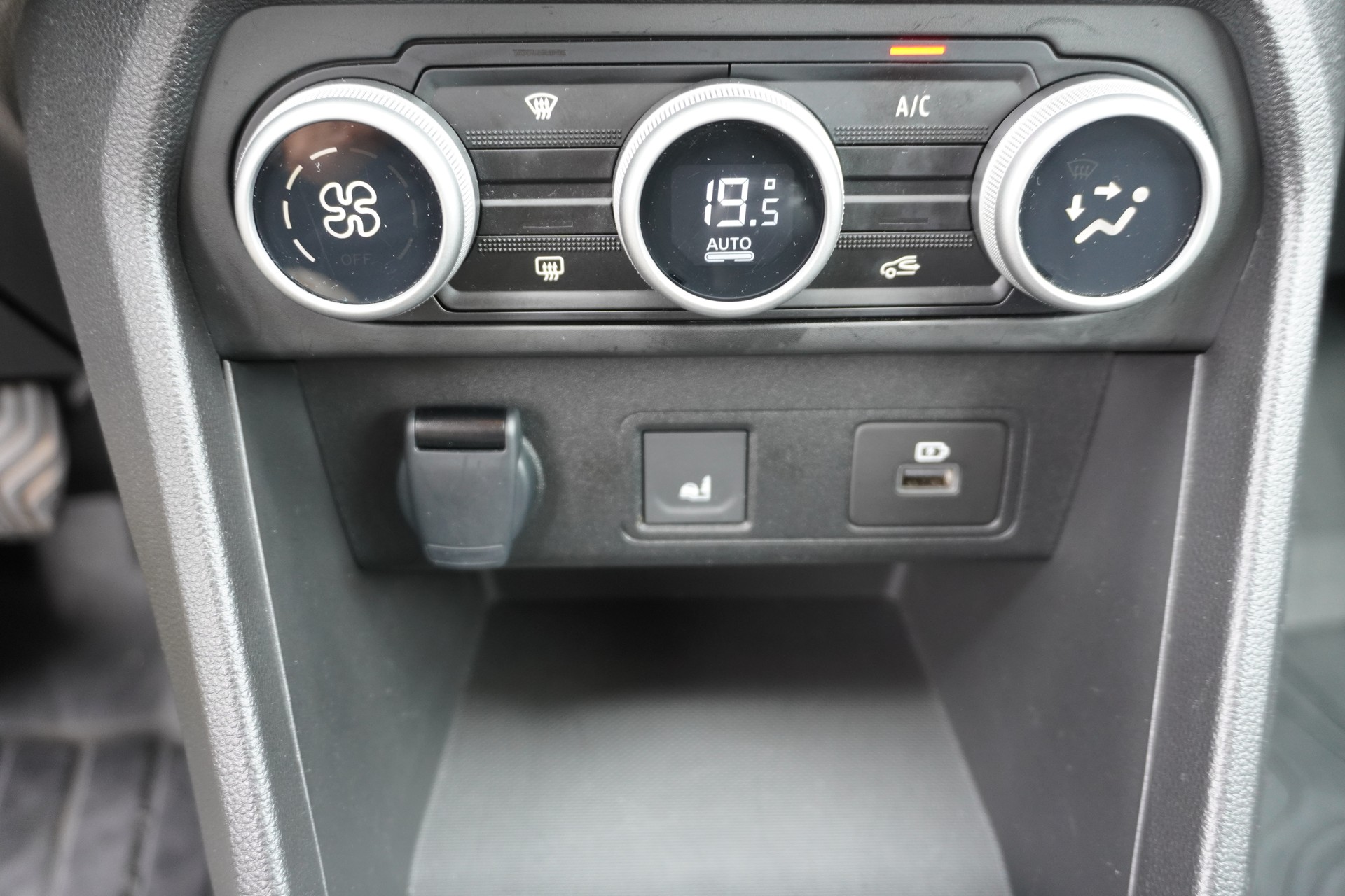 DACIA Jogger TCe 110 Extreme 7-PLÄTZER!!!-image-19