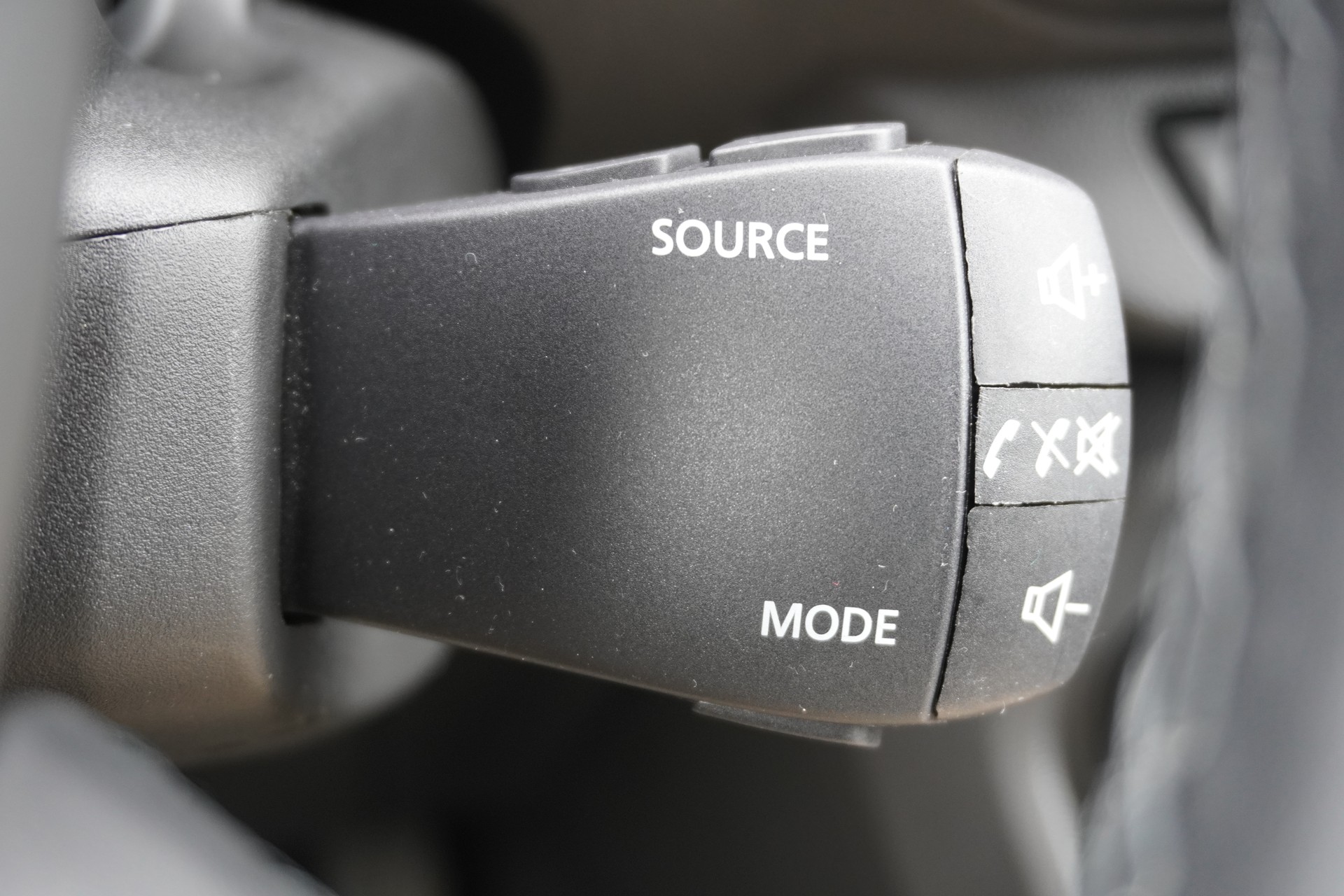 DACIA Jogger TCe 110 Extreme 7-PLÄTZER!!!-image-31
