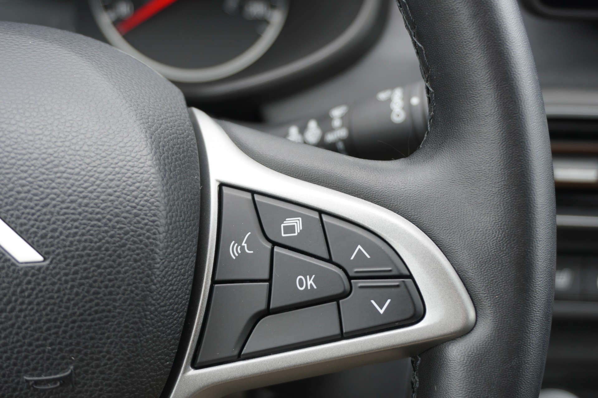 DACIA Jogger TCe 110 Extreme 7-PLÄTZER!!!-image-29