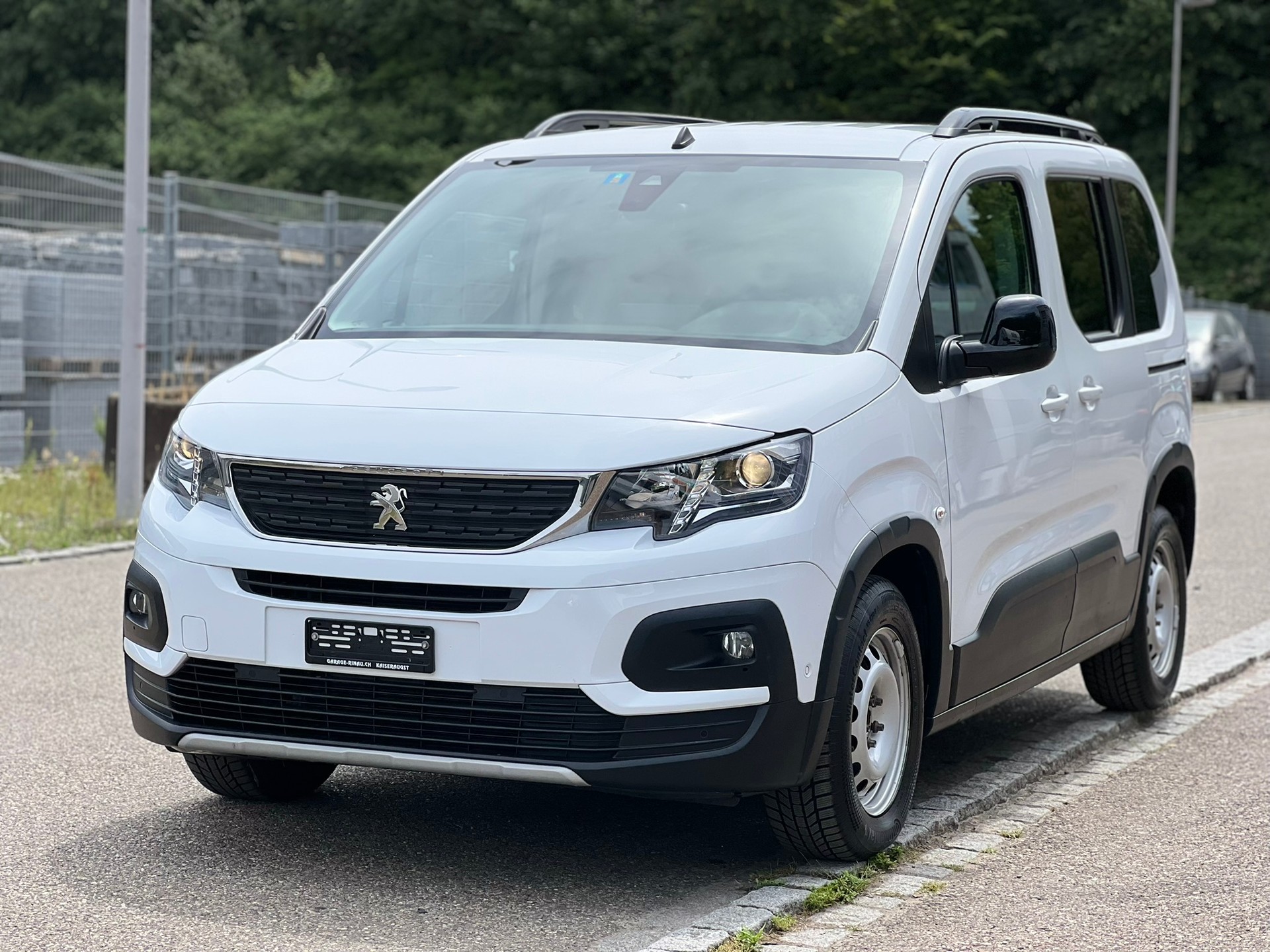 PEUGEOT Rifter 1.5 BlueHDi Allure EAT8-image-1