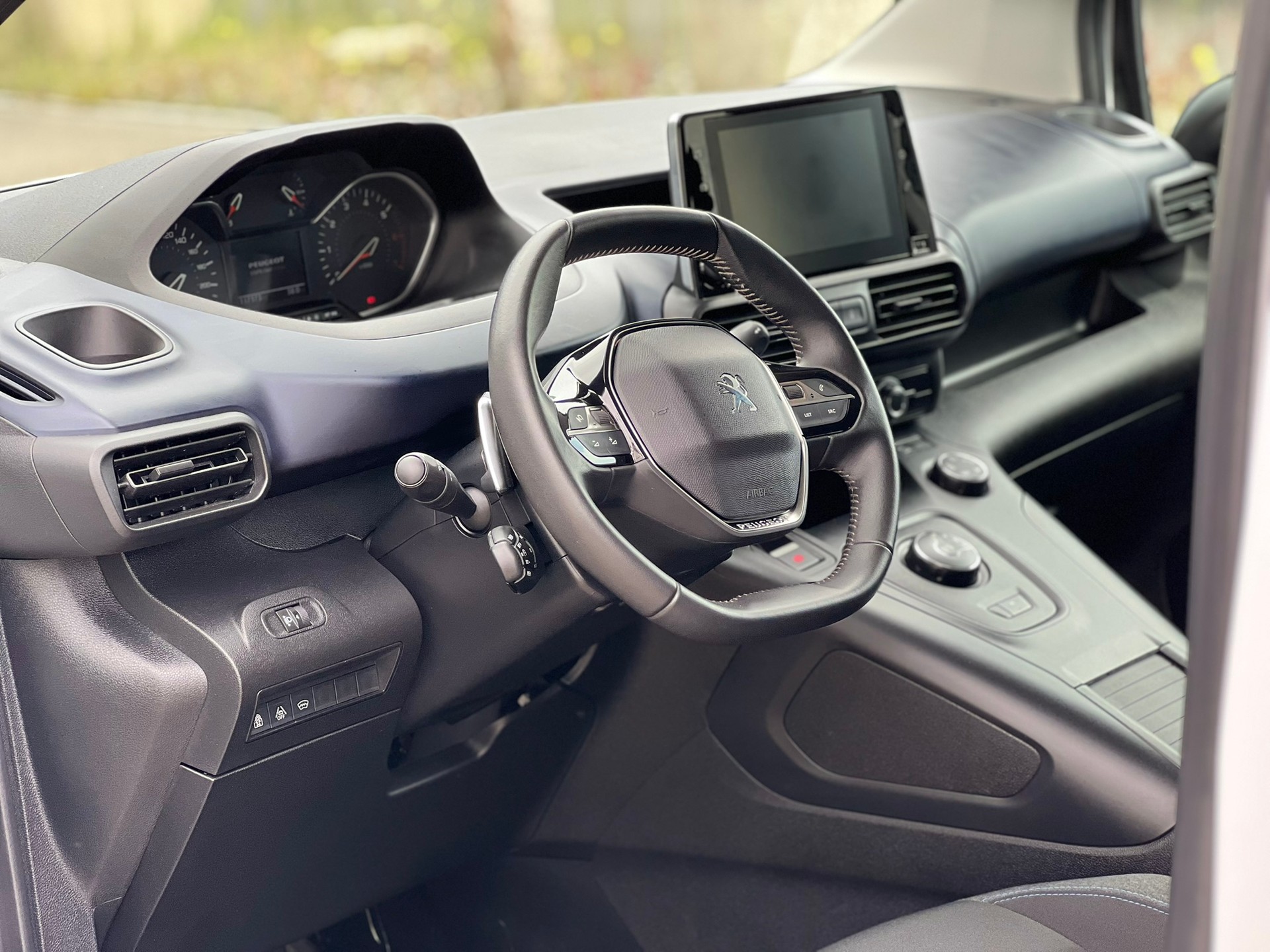 PEUGEOT Rifter 1.5 BlueHDi Allure EAT8-image-12