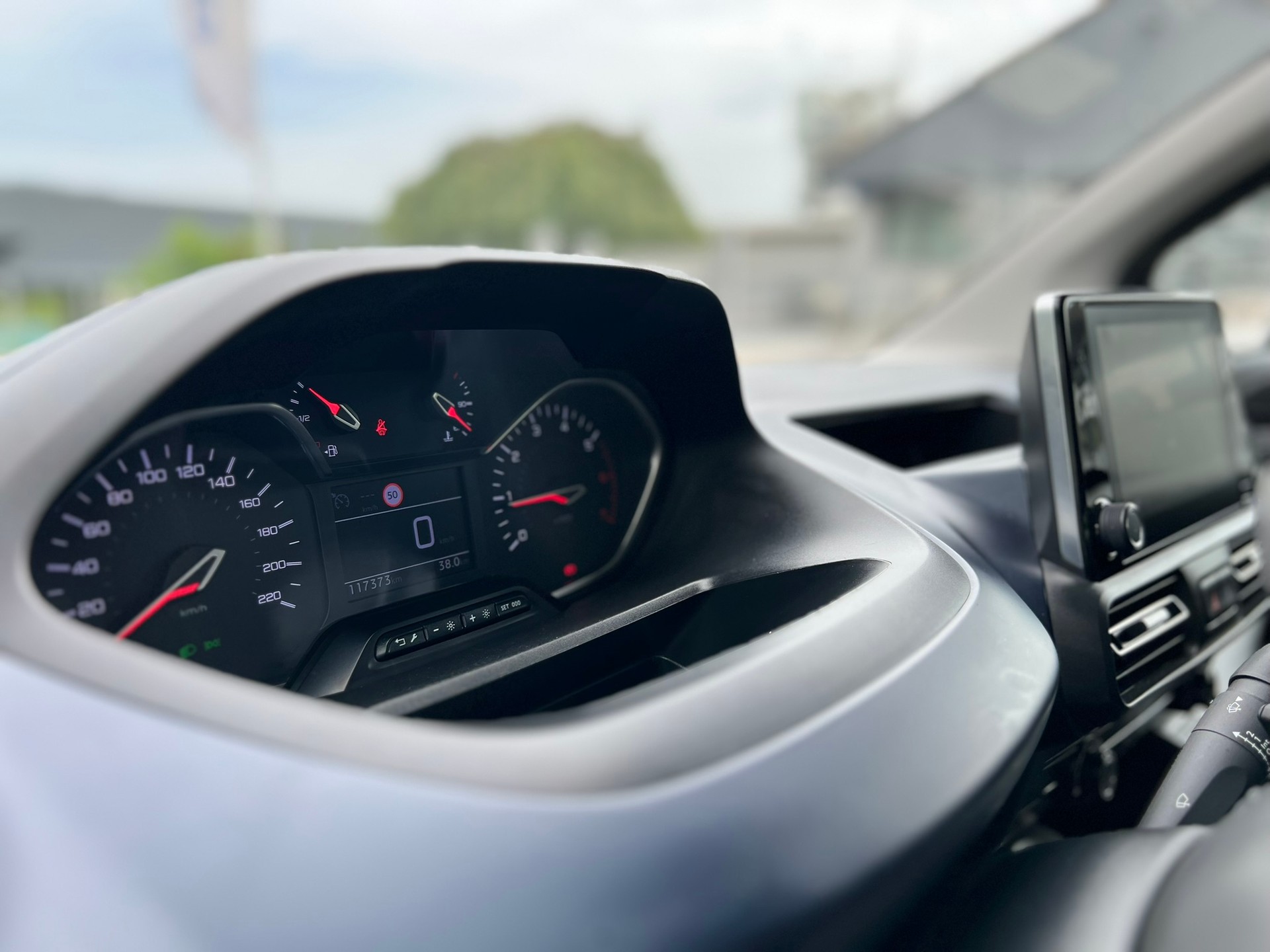 PEUGEOT Rifter 1.5 BlueHDi Allure EAT8-image-9