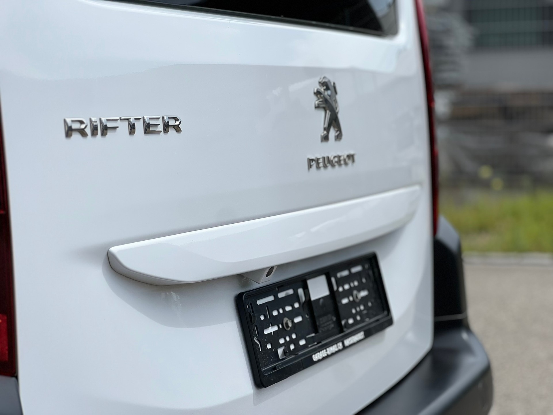 PEUGEOT Rifter 1.5 BlueHDi Allure EAT8-image-5